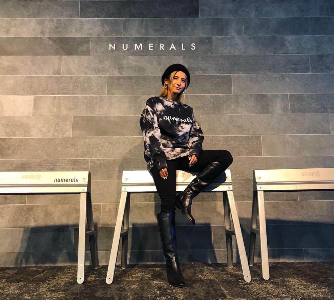 佐野千晃のインスタグラム：「numeralsの展示会へ行ってきました！﻿ ﻿ めちゃくちゃ可愛い🤤﻿ ﻿ 絶対買うこれ🤤﻿ ﻿ 早く出ないかなー🤤﻿ ﻿ #run #running #marathon #フルマラソン #マラソン #マラソン女子 #人生自由自在 #走る女子 #ファッション #ウェア #楽しく走る #ランニング #ジョギング #ヌメラルズ」