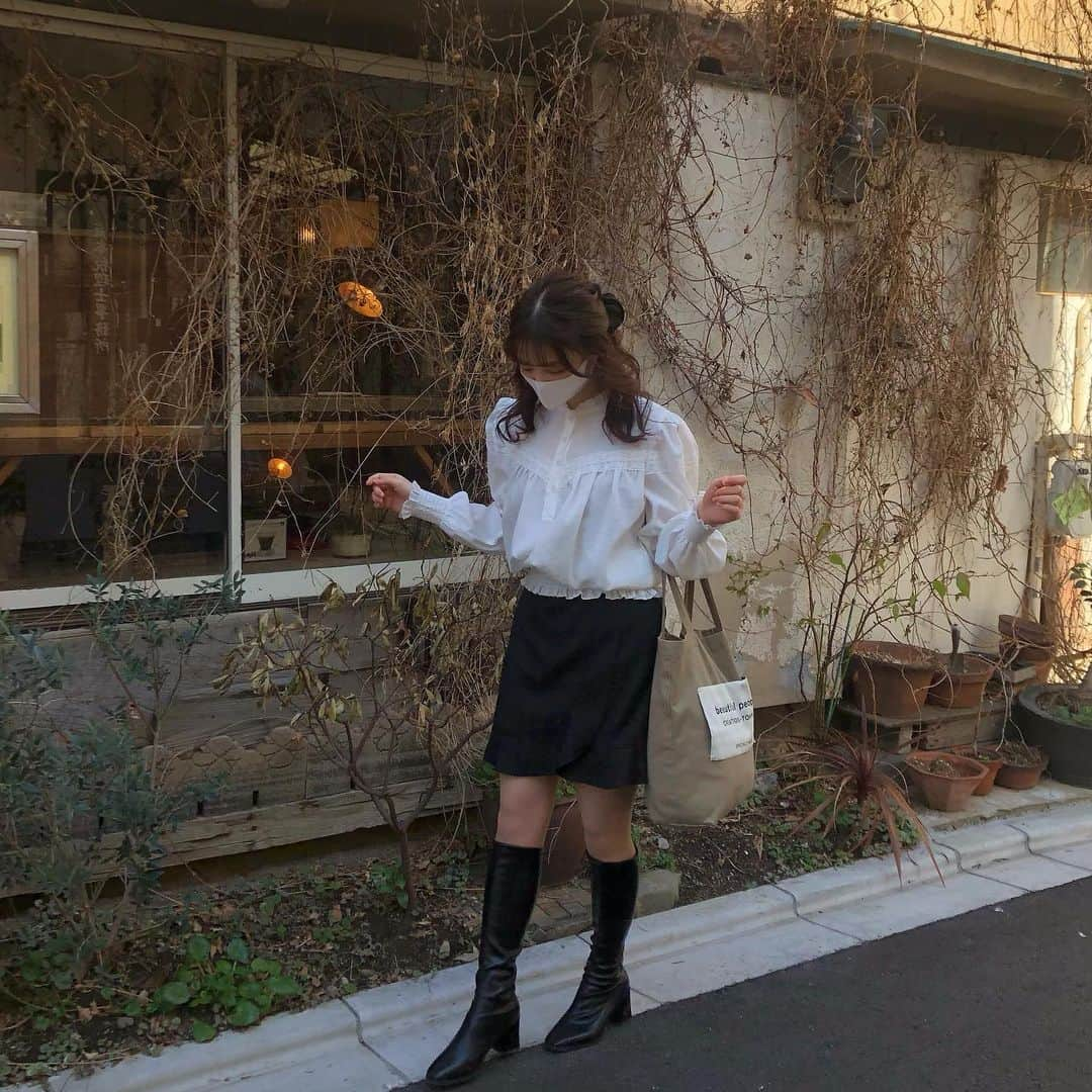 新田湖子さんのインスタグラム写真 - (新田湖子Instagram)「bag 以外 le lac ‪‪❤︎‬  puff blouse  早い事に残り2点、、!!!  確かに可愛いのです。🎀  このcode気に入ったっっ🩰👢」2月19日 19時30分 - coconitta0809