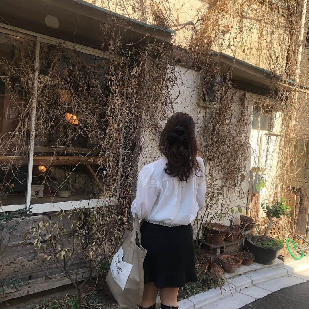 新田湖子さんのインスタグラム写真 - (新田湖子Instagram)「bag 以外 le lac ‪‪❤︎‬  puff blouse  早い事に残り2点、、!!!  確かに可愛いのです。🎀  このcode気に入ったっっ🩰👢」2月19日 19時30分 - coconitta0809
