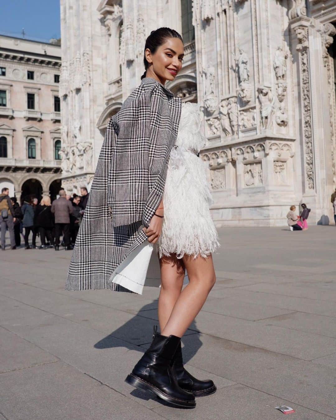 Diipa Büller-Khoslaのインスタグラム：「Diipa of fashion week last year same time had no idea what was coming for her in a few months.. 🤰🏽😳 #blessed #week32」