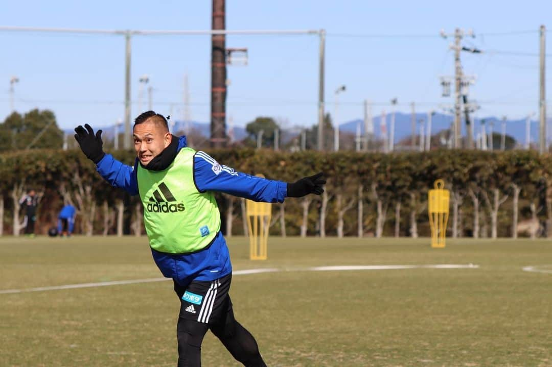 早川史哉さんのインスタグラム写真 - (早川史哉Instagram)「磐田キャンプ 完。 ヘディングのウォーミングアップのやばぞーまでの過程をご覧ください。  #いんすたばえ #暖かい #磐田キャンプ #ふみぞー #やばぞー」2月19日 19時53分 - fumizo_official