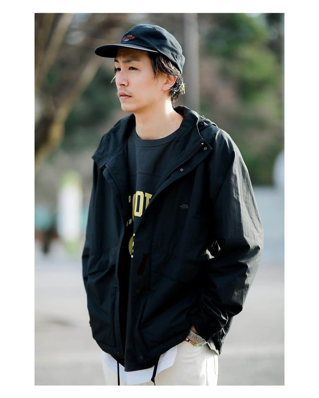 JOURNAL STANDARDさんのインスタグラム写真 - (JOURNAL STANDARDInstagram)「≪THE NORTH FACE PPL for JOURNAL STANDARD≫﻿ ﻿ THE NORTH FACE PURPLE LABELのSSコレクションの中でも定番で毎年絶大な人気を誇るモデル。﻿ 【MOUNTAIN WIND PARKA】をベースに今シーズンもジャーナルスタンダードだけのエクスクルーシブモデルが登場！﻿ ﻿ そろそろ春の装いが気になるころ。﻿ 今の時期からも使えて、暖かくなってからもちょっと羽織るのにちょうどいいアウターが欲しい。﻿ そんな気分にぴったりに仕上がりました！﻿ ﻿ ----------------------------------------------------﻿ ﻿ ■《予約》【THE NORTH FACE PPL】JS別注 MOUNTAIN WIND PARKA﻿ NO.21010410003910(LADY'S)﻿ SIZE：M﻿  NO.21011610004310(MEN'S)﻿ SIZE：S,M,L﻿ ¥34,100 tax included ﻿ ﻿ ----------------------------------------------------﻿ ﻿ カラーはベーシックに使いやすいブラックと、一からリクエストをした爽やかなオフホワイトの２色展開。﻿ どちらもマットな質感でデイリー使いしやすく、長いシーズンで重宝する事間違いなしです。﻿ ﻿ メンズ、レディースともに﻿ ベイクルーズストアでも予約受付中！﻿ お早めに。﻿ ﻿ model: men 182cm  着用size-L lady 160cm  着用size-M  気になるアイテムは画像をタップ！  ----------------------------------------------------﻿ ﻿ 【Follow Me !!!】﻿ JOURNAL STANDARD LADIES' Complex store at 表参道﻿ GRAND OPENING 02.01.2021﻿ @jsl.omotesando﻿ ﻿ レディスラインは﻿ JOURNAL STANDARD / JOURNAL STANDARD relume / JOURNAL STANDARD L’ESSAGEの3ブランドを集約した初の複合店として誕生！﻿ ﻿ 尚 @jsomotesando に関しましては﻿ 2/1(月)より【MEN'S表参道店】﻿ @jsl.omotesando は﻿ 【JOURNAL STANDARD LADIES'複合店】﻿ となりました。﻿ ﻿ 今後も様々なコンテンツを配信していきますので是非、皆様フォロー頂けますと幸いです。﻿ ﻿ ----------------------------------------------------﻿ ﻿ ﻿ @thenorthface.puruplelabel ﻿ @baycrews ﻿ ﻿ #journalstandardmens ﻿ #journalstandardladies﻿ #baycrews﻿ #fashion﻿ #21ss﻿ #2021spring﻿ #springcollection #springfashion #ootd﻿ #ユニセックス﻿ #ジャーナルスタンダード﻿ #thenorthfacepuruplelabel ﻿ #ノースフェイスパープルレーベル﻿ #thenorthface﻿ #ノースフェイス女子」2月19日 19時53分 - journalstandard.jp