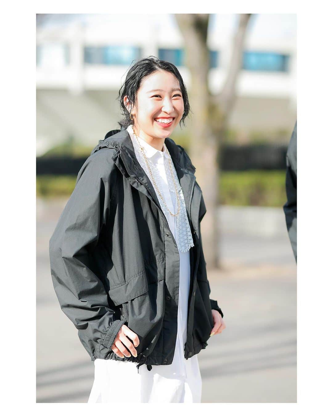 JOURNAL STANDARDさんのインスタグラム写真 - (JOURNAL STANDARDInstagram)「≪THE NORTH FACE PPL for JOURNAL STANDARD≫﻿ ﻿ THE NORTH FACE PURPLE LABELのSSコレクションの中でも定番で毎年絶大な人気を誇るモデル。﻿ 【MOUNTAIN WIND PARKA】をベースに今シーズンもジャーナルスタンダードだけのエクスクルーシブモデルが登場！﻿ ﻿ そろそろ春の装いが気になるころ。﻿ 今の時期からも使えて、暖かくなってからもちょっと羽織るのにちょうどいいアウターが欲しい。﻿ そんな気分にぴったりに仕上がりました！﻿ ﻿ ----------------------------------------------------﻿ ﻿ ■《予約》【THE NORTH FACE PPL】JS別注 MOUNTAIN WIND PARKA﻿ NO.21010410003910(LADY'S)﻿ SIZE：M﻿  NO.21011610004310(MEN'S)﻿ SIZE：S,M,L﻿ ¥34,100 tax included ﻿ ﻿ ----------------------------------------------------﻿ ﻿ カラーはベーシックに使いやすいブラックと、一からリクエストをした爽やかなオフホワイトの２色展開。﻿ どちらもマットな質感でデイリー使いしやすく、長いシーズンで重宝する事間違いなしです。﻿ ﻿ メンズ、レディースともに﻿ ベイクルーズストアでも予約受付中！﻿ お早めに。﻿ ﻿ model: men 182cm  着用size-L lady 160cm  着用size-M  気になるアイテムは画像をタップ！  ----------------------------------------------------﻿ ﻿ 【Follow Me !!!】﻿ JOURNAL STANDARD LADIES' Complex store at 表参道﻿ GRAND OPENING 02.01.2021﻿ @jsl.omotesando﻿ ﻿ レディスラインは﻿ JOURNAL STANDARD / JOURNAL STANDARD relume / JOURNAL STANDARD L’ESSAGEの3ブランドを集約した初の複合店として誕生！﻿ ﻿ 尚 @jsomotesando に関しましては﻿ 2/1(月)より【MEN'S表参道店】﻿ @jsl.omotesando は﻿ 【JOURNAL STANDARD LADIES'複合店】﻿ となりました。﻿ ﻿ 今後も様々なコンテンツを配信していきますので是非、皆様フォロー頂けますと幸いです。﻿ ﻿ ----------------------------------------------------﻿ ﻿ ﻿ @thenorthface.puruplelabel ﻿ @baycrews ﻿ ﻿ #journalstandardmens ﻿ #journalstandardladies﻿ #baycrews﻿ #fashion﻿ #21ss﻿ #2021spring﻿ #springcollection #springfashion #ootd﻿ #ユニセックス﻿ #ジャーナルスタンダード﻿ #thenorthfacepuruplelabel ﻿ #ノースフェイスパープルレーベル﻿ #thenorthface﻿ #ノースフェイス女子」2月19日 19時53分 - journalstandard.jp