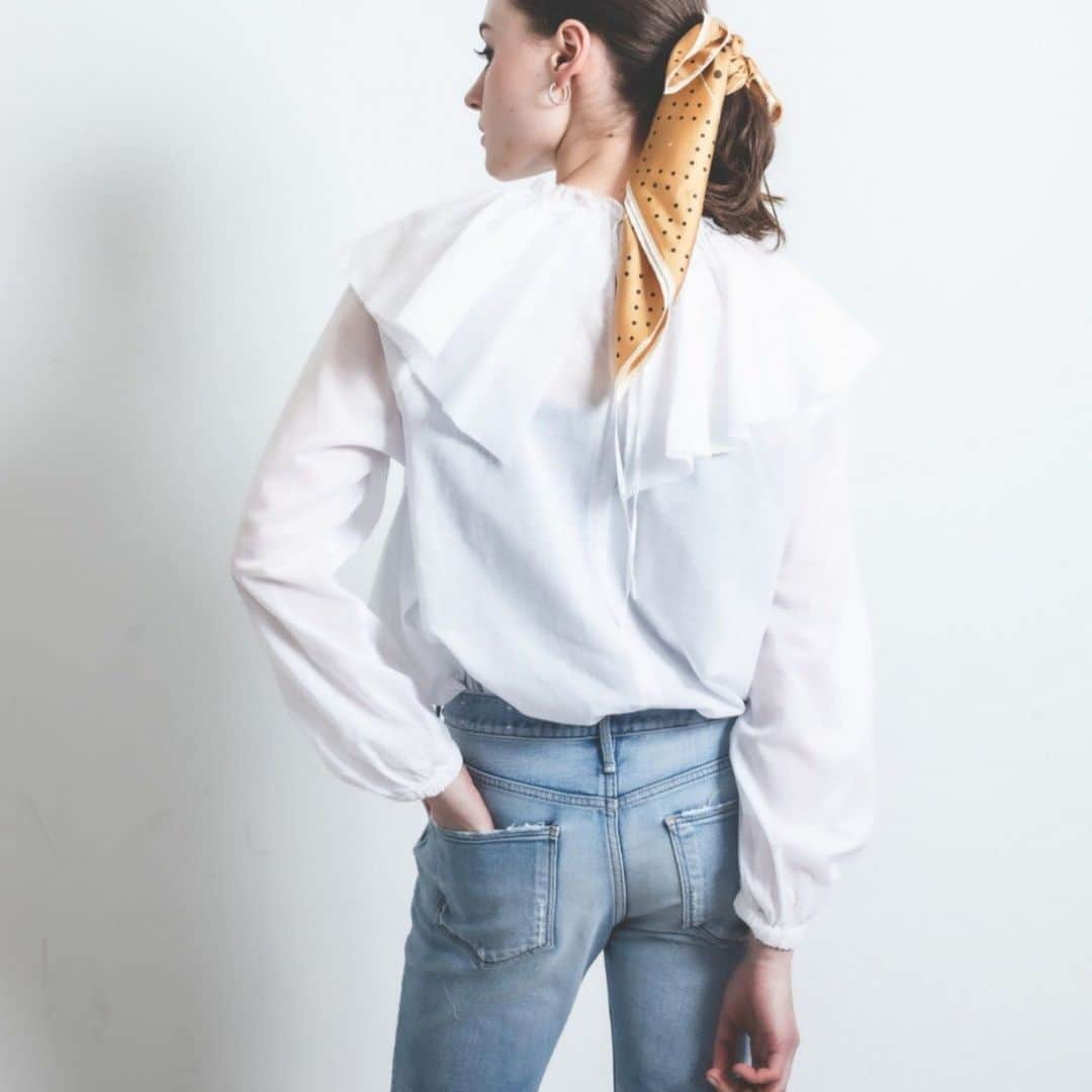 オンラインショップ アットシェルタさんのインスタグラム写真 - (オンラインショップ アットシェルタInstagram)「【2021 spring TREND KEYWORD －人気ブランドで見つけた、トレンドアイテム－】  ROMANTIC BLOUSE Ruffle  【Rouge vif la cle】 @rougeviflacle_official 大衿ブラウス https://abahouse.jp/ladies/rougevif/item_31420010002/314200100021/  【upper hights/アッパーハイツ別注】THE BIRKIN https://abahouse.jp/ladies/rougevif/item_31420250008/314202500081/  【mica della valle】nuvola piccola 別注2WAYバッグ https://abahouse.jp/ladies/rougevif/item_31420261000/314202610001/  【PELLICO SUNNY】 MONACO トングサンダル https://abahouse.jp/ladies/rougevif/item_31420262007/314202620071/  #rv31420010002 #rv31420250008 #rv31420261000 #rv31420262007 #atscelta #アットシェルタ #atstagram_l #rougeviflacle  #trend #spring #デニム #春コーデ」2月19日 19時48分 - laroute_official