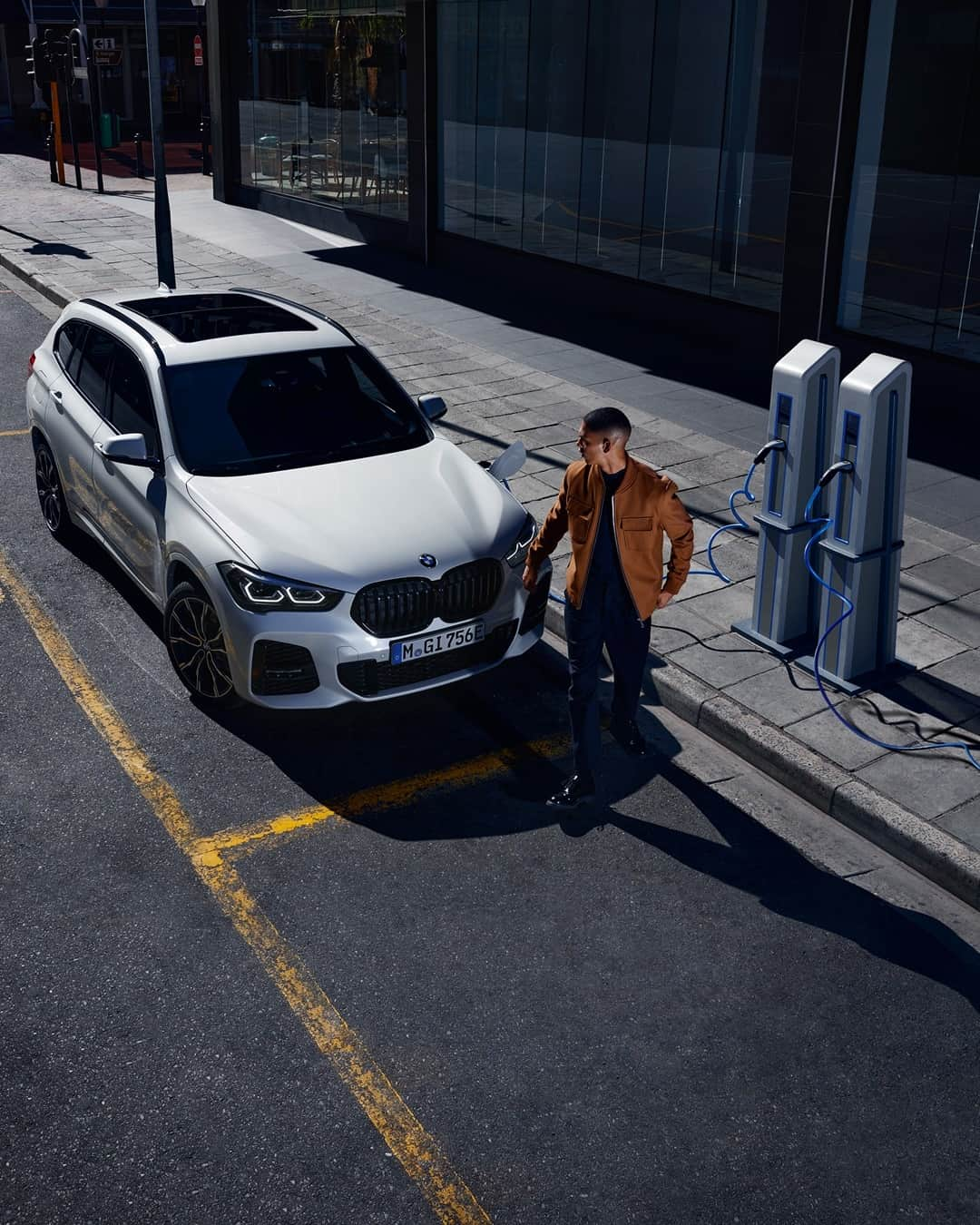 BMWさんのインスタグラム写真 - (BMWInstagram)「Just a quick stretch of the legs while recharging. The BMW X1. #TheX1 #BMW #X1 #JoyElectrified #pluginhybrid #PHEV __ BMW X1 xDrive25e: Fuel consumption weighted combined in l/100km: 1.9 (NEDC); 1.9–1.7 (WLTP), CO2 emissions weighted combined in g/km: 43 (NEDC); 44–39 (WLTP), Power consumption weighted combined in kWh/100km: 13.8 (NEDC); 15.4–15.0 (WLTP). Further information: www.bmw.com/disclaimer」2月19日 19時50分 - bmw