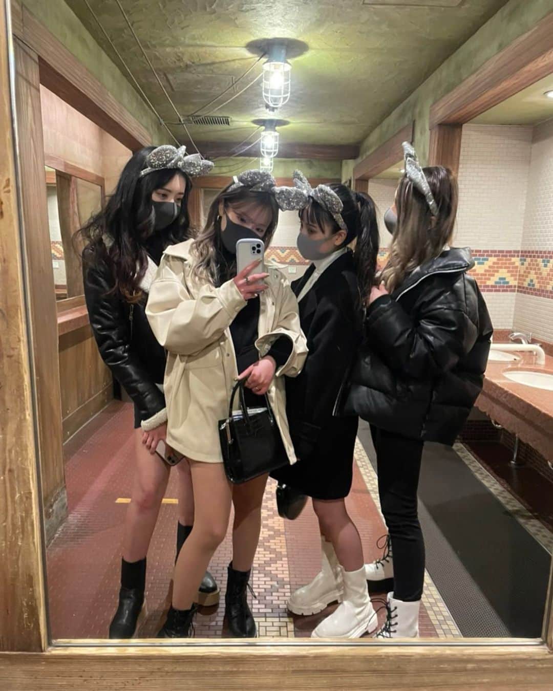 ハルカのインスタグラム：「🪞」