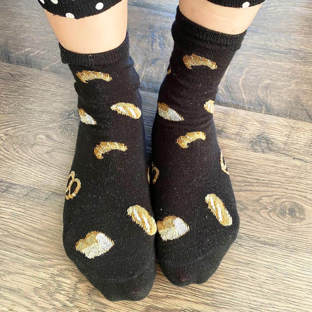 フリーディアのインスタグラム：「🥖 🍞 🥯  Thank you💕 Feeling da love today🥰 Thankful 今日も、ありがとう。 沢山の愛を頂いてます。 感謝.  #favoritesocks #birthdaygirl #birthdaysocks #socks #lovecutesocks #cutesocks #birthday #thankful #足フェチ」