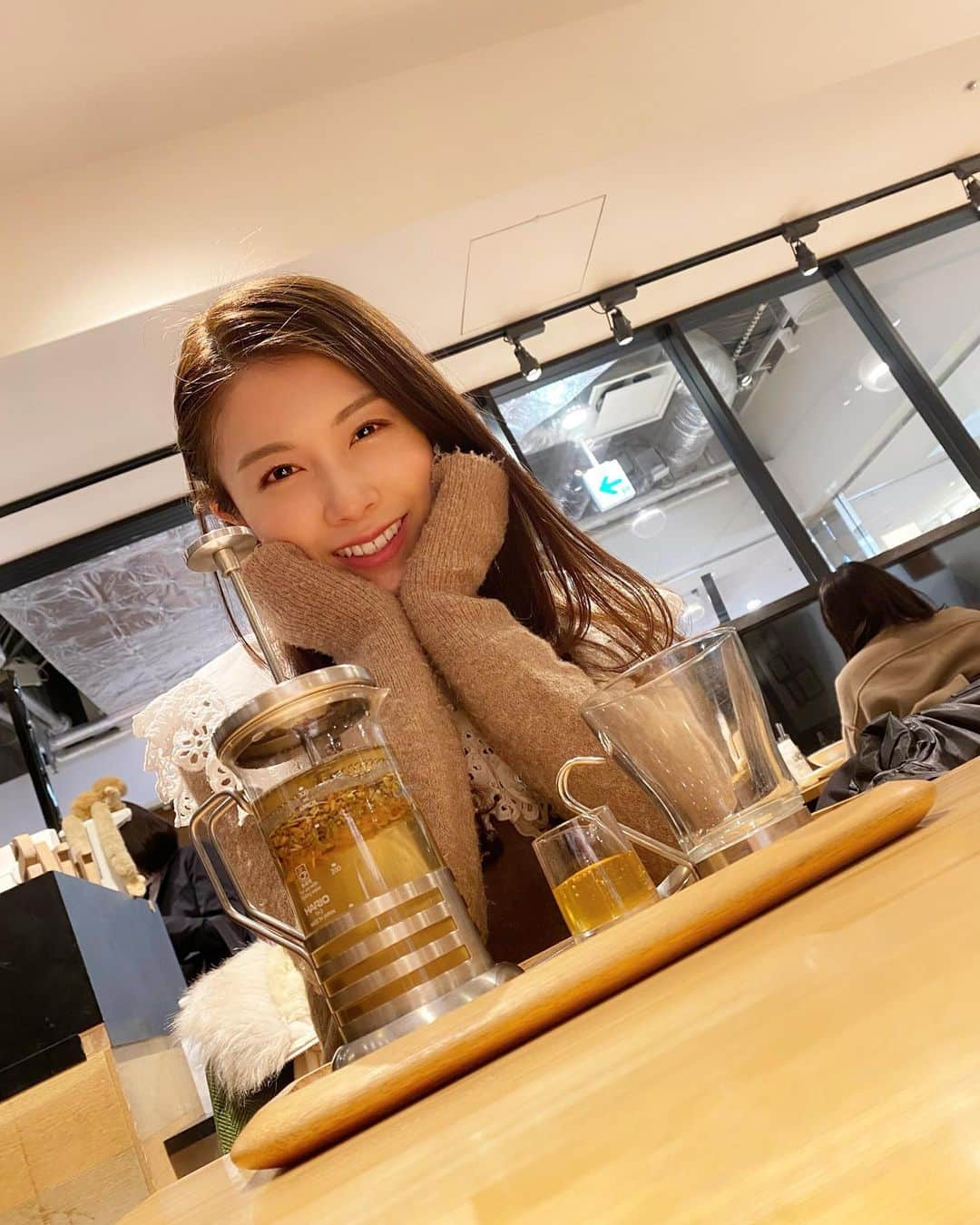 麻衣愛さんのインスタグラム写真 - (麻衣愛Instagram)「カフェtime🍹💕 . #cafe #tea #herbtea #teatime #カフェタイム #カフェ #ハーブティー #紅茶 #カフェ好き #カフェ好きな人と繋がりたい #毛玉ちゃん」2月19日 20時12分 - maiaiii_0814