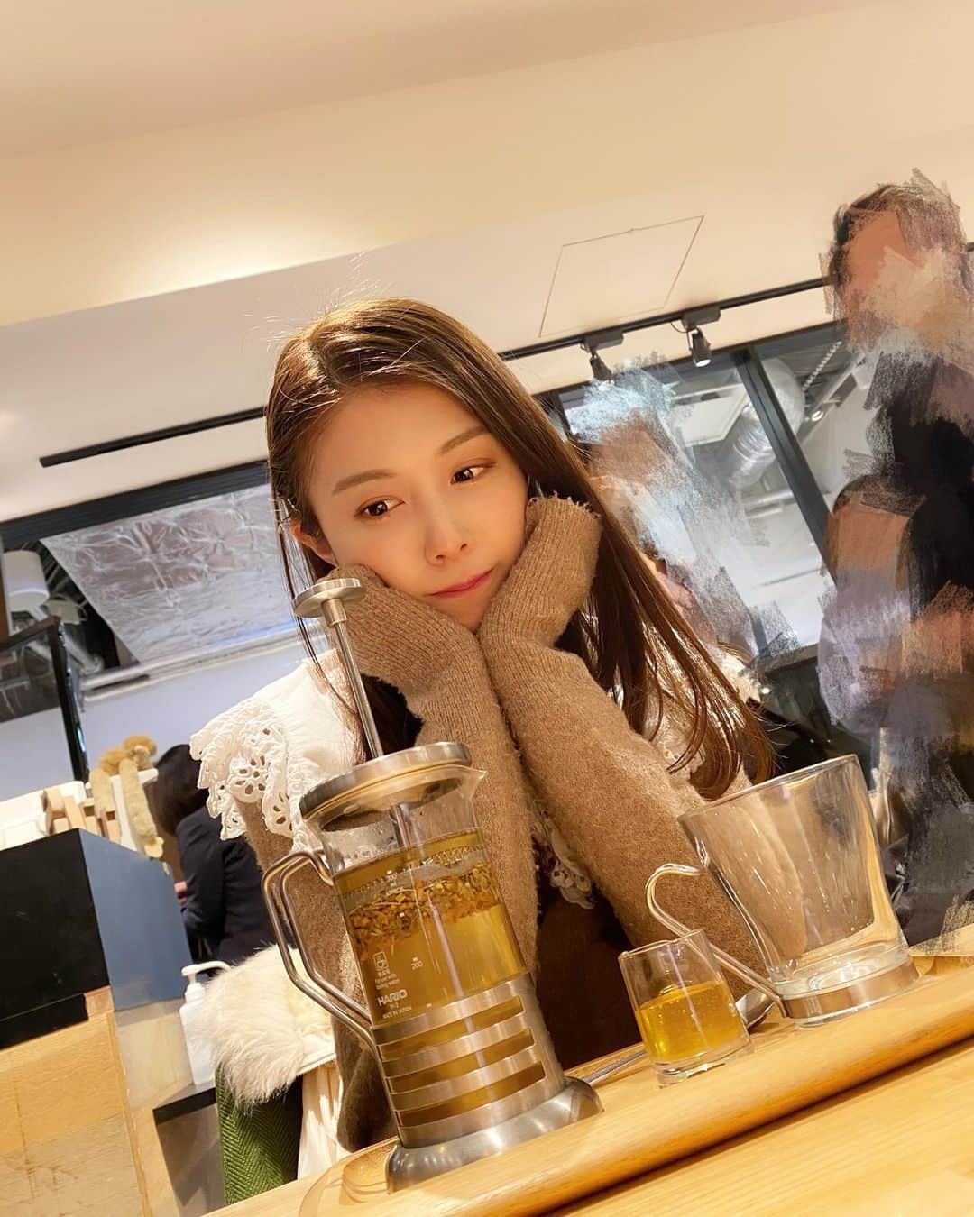 麻衣愛のインスタグラム：「カフェtime🍹💕 . #cafe #tea #herbtea #teatime #カフェタイム #カフェ #ハーブティー #紅茶 #カフェ好き #カフェ好きな人と繋がりたい #毛玉ちゃん」