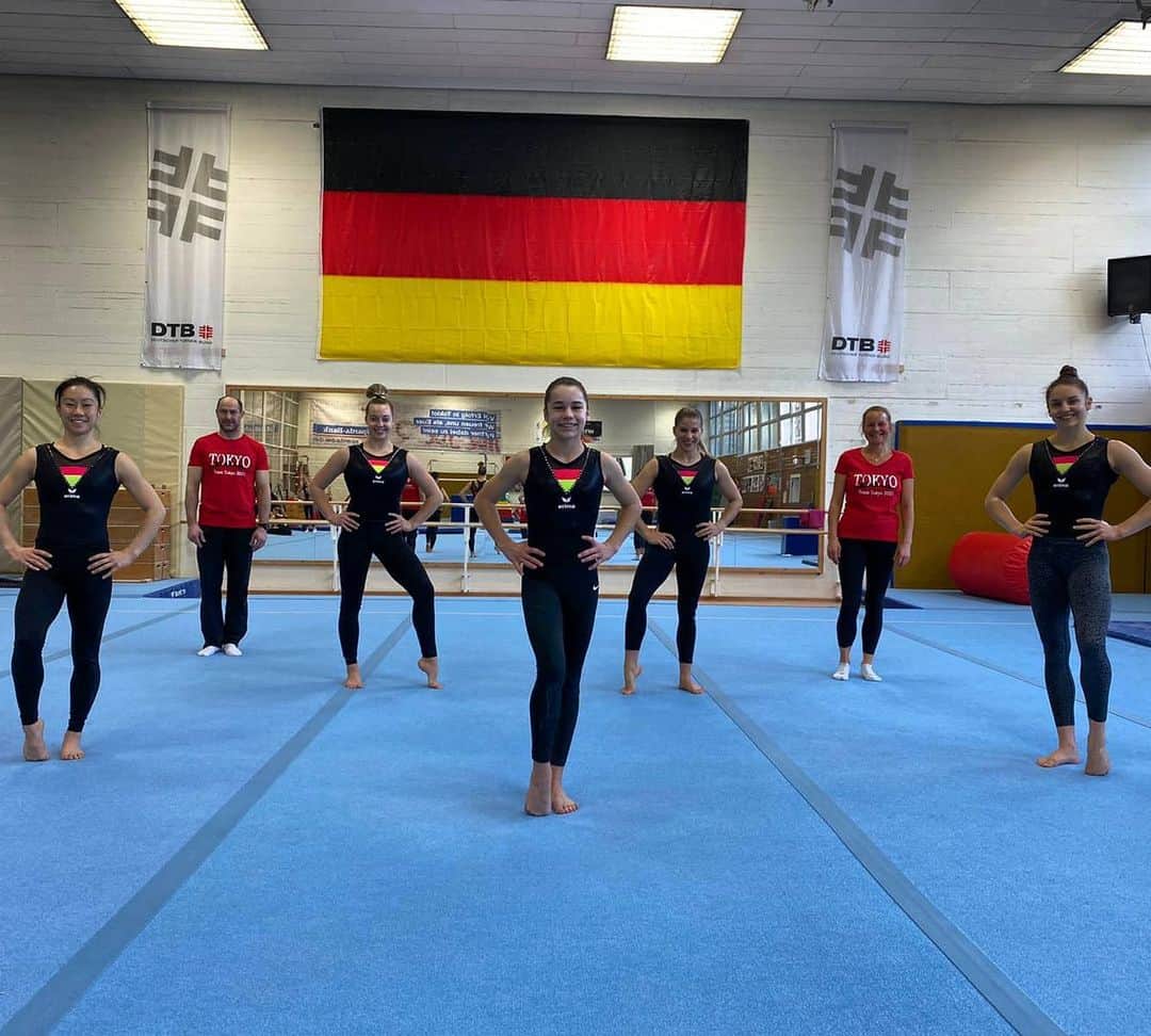 エリザベト・ザイツのインスタグラム：「Turn-Team-Stuttgart beim Trainingslager in Frankfurt 😇  #nationaltrainingcamp #gymnastics #eliseitz #me #stuttgart #teamschwaben」