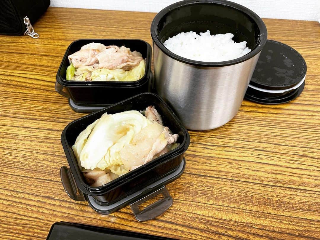 沢村玲/REIのインスタグラム：「今日のお弁当！  クックパッドから"ご飯に合う豚バラキャベツのとろみ炒め"  ご飯が進んで一瞬でなくなりました。。  また作ろっと！♪  #お弁当  #クックパッド  #料理男子  #料理上手になりたい」