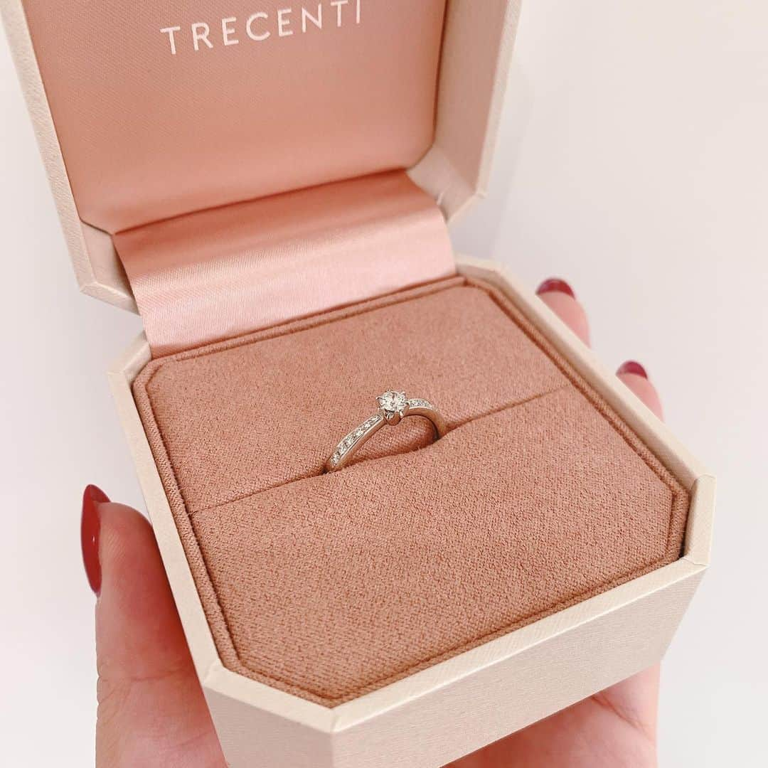 TRECENTI トレセンテさんのインスタグラム写真 - (TRECENTI トレセンテInstagram)「﻿ 💍Felice﻿ ﻿ @trecenti_flora ﻿ ﻿ ﻿ ---------------------------------------------- ﻿ ﻿ ﻿ #トレセンテ #TRECENTI﻿ #婚約指輪 #結婚指輪 #マリッジリング #エンゲージリング #指輪探し #プロポーズ #婚姻届 #結婚しました #marriagering #engagementring #proposal #令和婚 #ブライダルリング #wedding #bridal #プレ花嫁 #プレ花嫁さんと繋がりたい #2021春婚 #2021夏婚 #2021秋婚 #2020冬婚 #指輪迷子 #内甲丸 #ハーフエタニティ #エタニティリング」2月19日 20時10分 - trecenti_flora