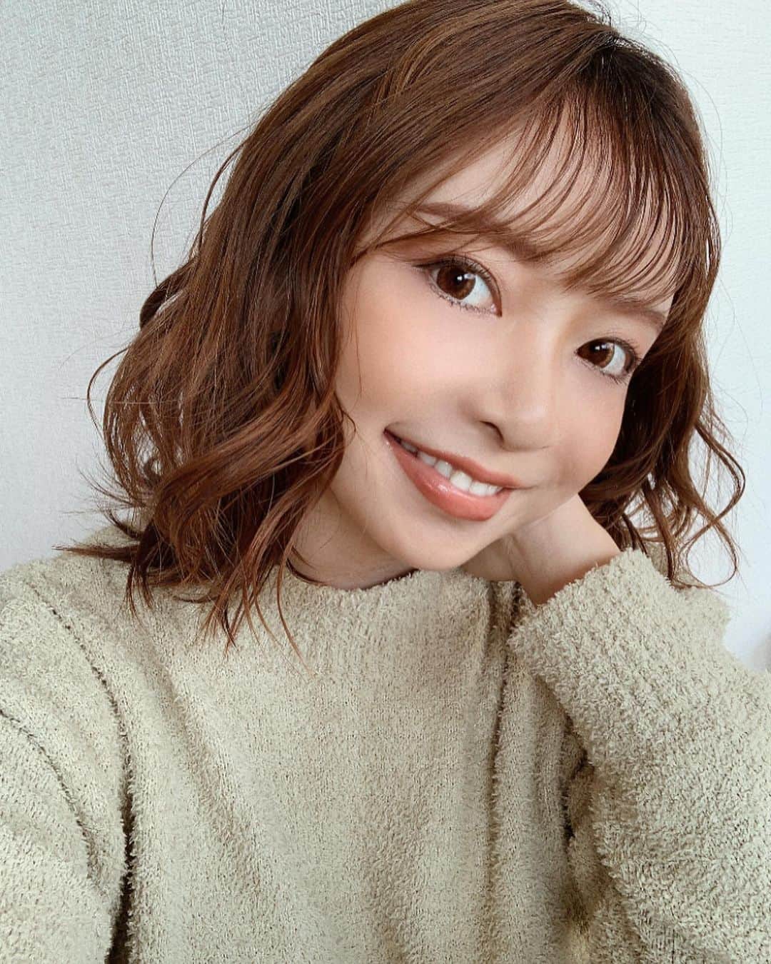 ayacasuのインスタグラム：「* * * 完母やのに産後3ヶ月めでアレがきてしまった...🌕 約1年ぶりに来て そうや、私女性やったわってなった😂 出産前よりもお腹痛くてしぬほど眠いのは 私だけかな🥱☁️ 授乳中やし痛み止めも極力飲まんとこと思って めちゃくちゃ我慢した自分を褒めたい😭 * * よく見ると白髪キラーン👩🏻‍🦳(小声🤫 * * * #産後ママ #産後 #ママコーデ #ママリ #ママファッション #男の子ママ #男の子のママ #関西ママ #新米ママ #新米ママと繋がりたい #初ママ #大阪ママ #20代ママ #アラサーママ」