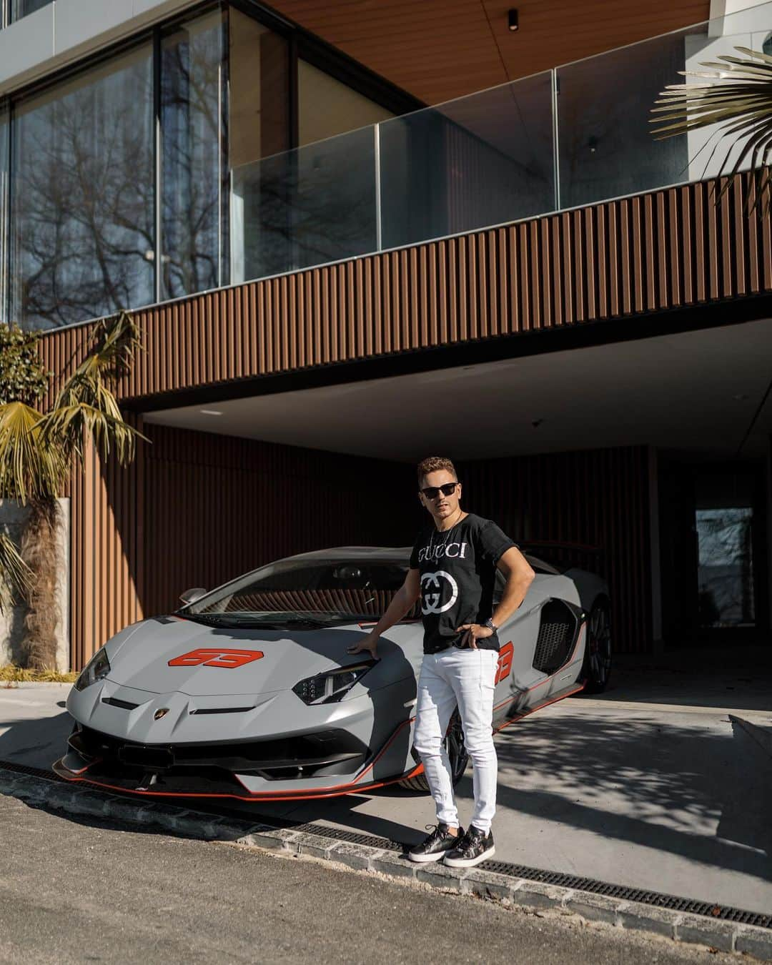 ホルヘ・ロレンソさんのインスタグラム写真 - (ホルヘ・ロレンソInstagram)「«Lamborghini, es posible que puedas conducir un tractor, pero nunca podrás manejar un Ferrari correctamente» me dijo Enzo Ferrari. Este fue el punto cuando finalmente decidí hacer un coche perfecto».   Ferruccio Lamborghini  #lamborghini #aventador #svj #dreamcar #lugano  @lamborghini」2月19日 20時38分 - jorgelorenzo99