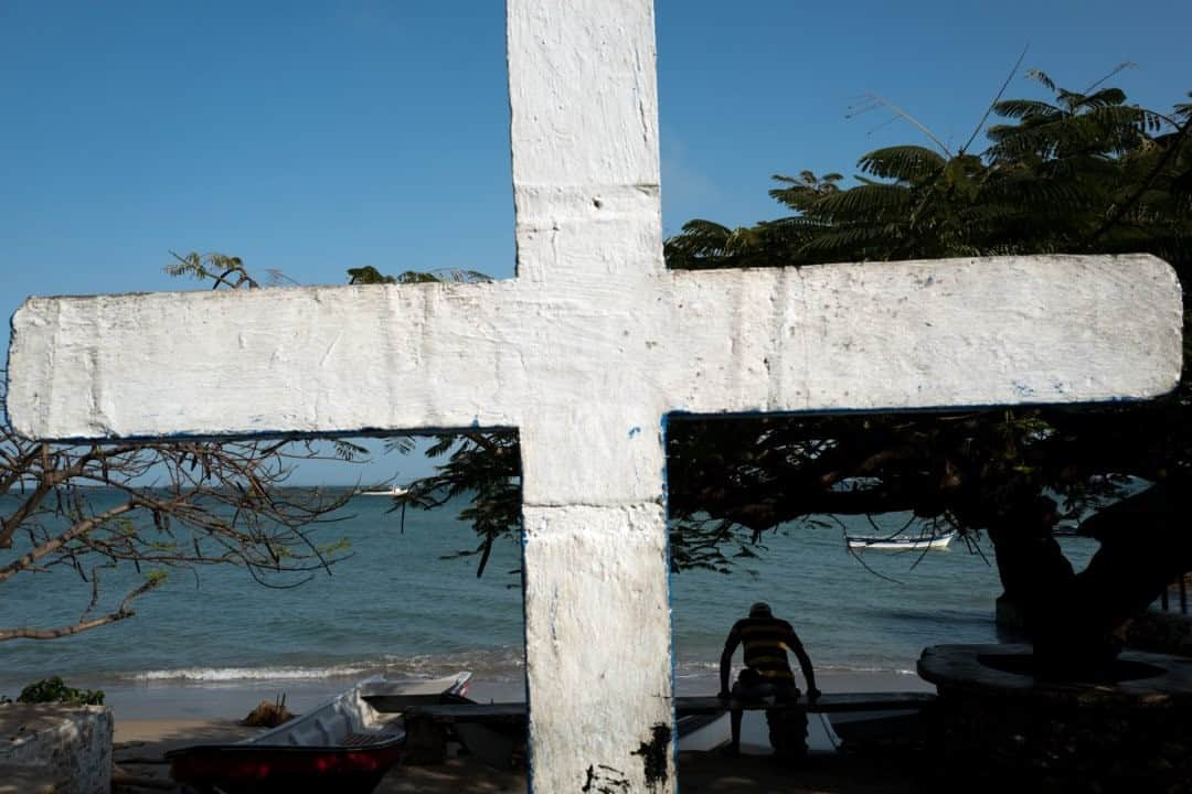 National Geographic Travelさんのインスタグラム写真 - (National Geographic TravelInstagram)「Photo by @juancristobalcobo / A man sits by the pier waiting for fishermen to arrive in the small island of Isla Fuerte, Colombia. The island is located in the Gulf of Morrosquillo in the Caribbean Sea. #caribbean #colombia #juancristobalcobo」2月19日 20時38分 - natgeotravel