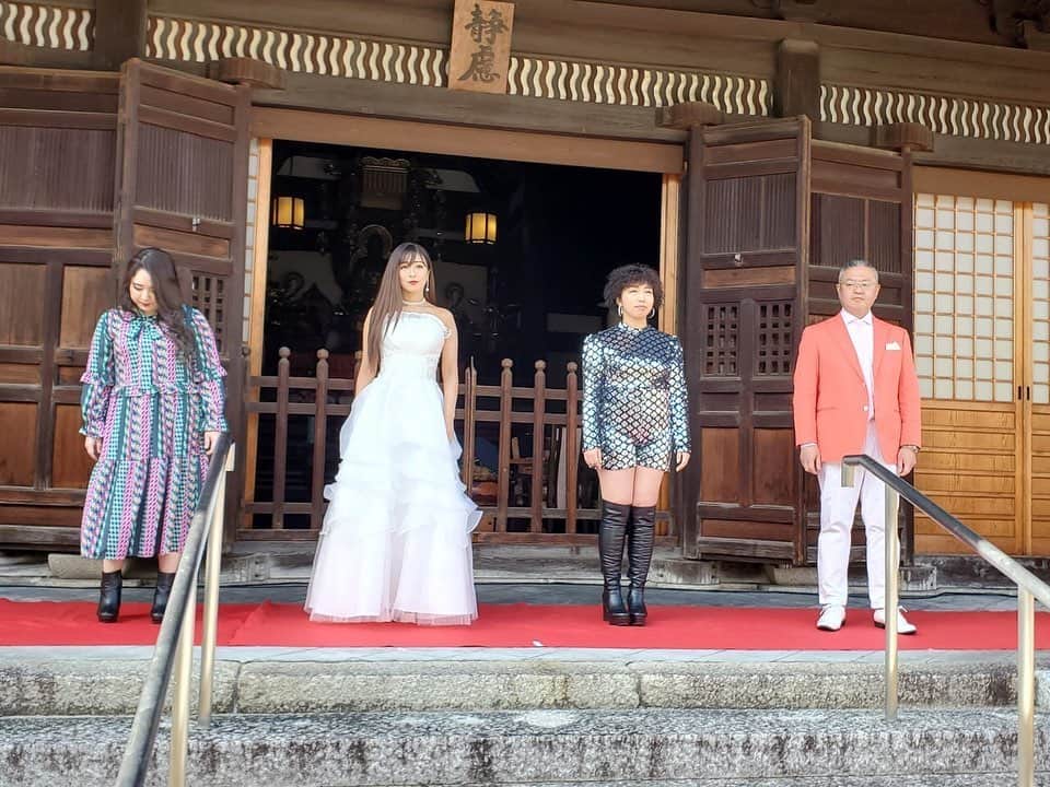 Fujikoのインスタグラム：「【TV情報】 今週日曜日は サンテレビ📺に出演します！  「第一回日中春節紅白歌謡祭」 2月21日日曜日 20:00〜 というわけで 私の新曲を歌ってきました♡  素敵なアーティストさん沢山出演されますので 是非みてね🍀  #Fujiko#歌姫#関西#アーティスト#歌手」