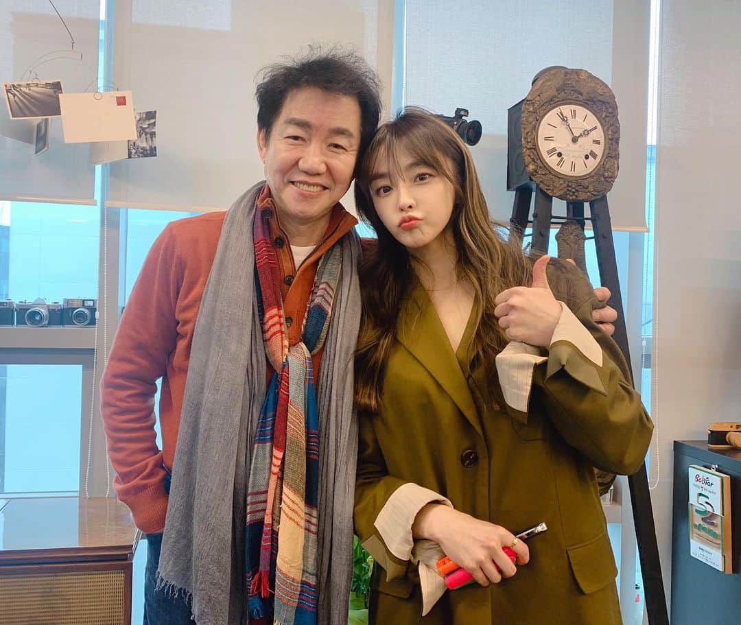 チョン・ユミさんのインスタグラム写真 - (チョン・ユミInstagram)「참 좋으신 분, 참 고마우신 분.  건강하세요.🙏 #오팔이빛나는밤#박상원선배님#화이팅💪」2月19日 20時34分 - yum_yum