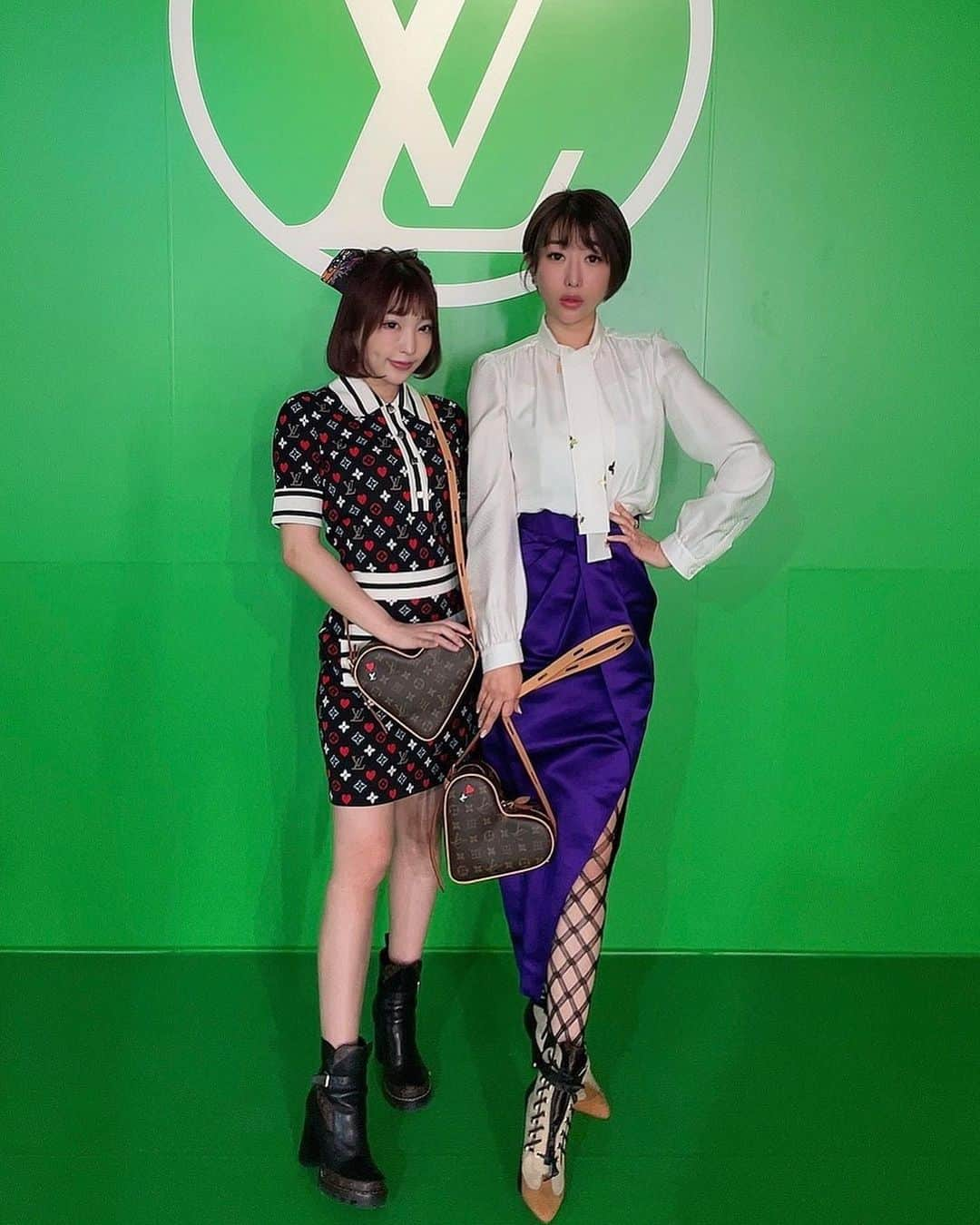 粕谷聡子さんのインスタグラム写真 - (粕谷聡子Instagram)「#lvss21  【Women’s Ready to Wear Collection SPRING SUMMER 2021 #louisvuitton 】に行ってきました💚 w/妹 @maity_0917   wearing @louisvuitton from head to toe:)  _____________________________________Satoko_____★*⠀#tokyo #japan #dancer #댄서 #singer #가수 #아티스트 #舞女 #nodancenolife #筋トレ女子 #スポーツ女子 #workout #fitness #fitgirl #abs #japanese #satokokasya #粕谷聡子」2月19日 20時51分 - satokokasuya