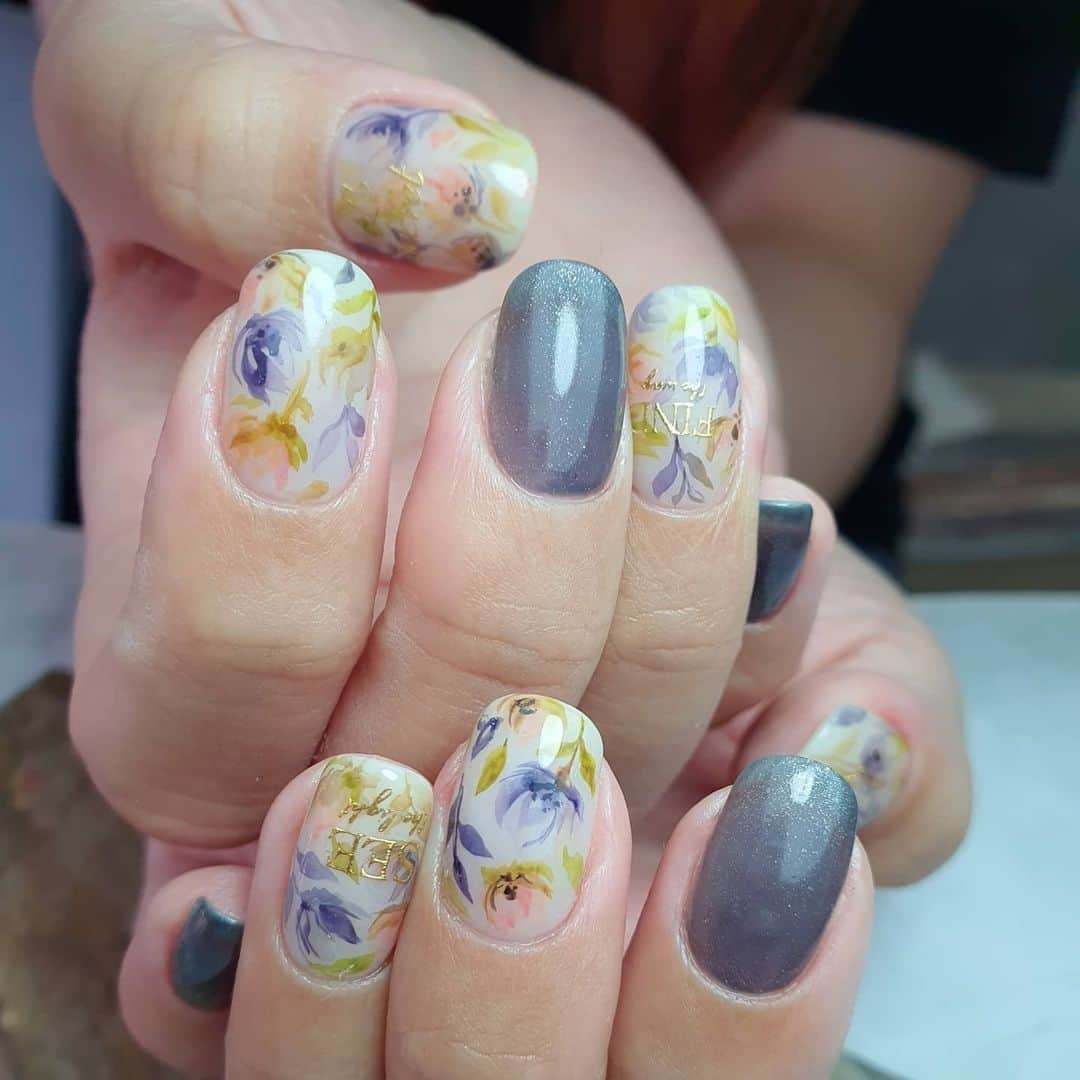 Yingのインスタグラム：「I used PREGEL Pale White as the base and added watercolour florals 😍 Decorated with gold word stickers from Kimagure. Items can be purchased at @nailwonderlandsg 🤗 .   . 🛒 www.nailwonderland.com⁣⁣ 📍20A Penhas Road, Singapore 208184⁣⁣ (5 minutes walk from Lavender MRT)⁣⁣ .  I am currently only able to take bookings from my existing pool of customers. If I have slots available for new customers, I will post them on my IG stories. Thank you to everyone who likes my work 🙏 if you need your nails done, please consider booking other artists at @thenailartelier instead ❤  #ネイルデザイン  #ネイルアート #ネイル #ジェルネイル #nailart #네일아트 #pregel #プリジェル #nails #gelnails #sgnails」