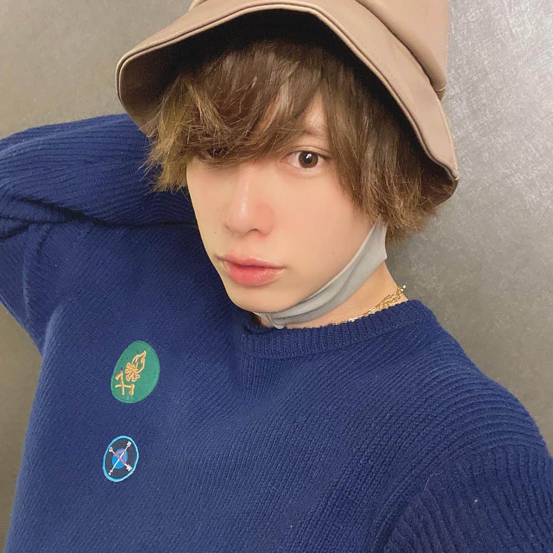岡俊樹（とっしー）のインスタグラム：「・ かまって欲しそうな目をしてるよ🥺」