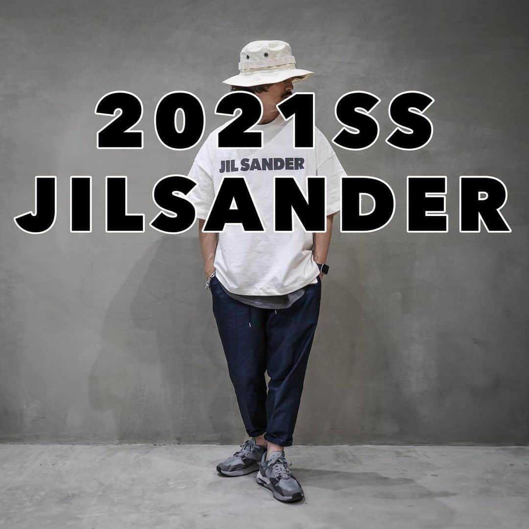 kazuのインスタグラム：「2021SS ジルサンダーロゴＴシャツ サイズ感は… 去年のタイプより 着丈が短めになり 身幅も狭くなりました🙋🏼‍♂️  なのでLサイズを選びました😆  2枚目は動画になります🙋🏼‍♂️  #今日のコーデ #ファッション #コーデ #コーディネート #メンズファッション #jilsander #UNIQLO #GU #シンプルコーデ #ユニクロ #ジーユーコーデ #ユニクロコーデ #着回し #NIKE #メンズコーデ  #ジルサンダー  #スニーカー #トレンド #トレンドコーデ #トレンドファッション #ZARA  #ストリートスタイル」