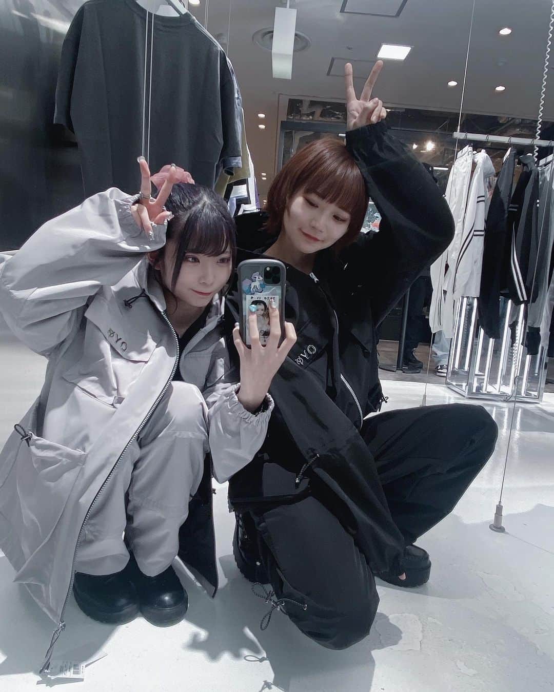 パン・ルナリーフィのインスタグラム：「ラフォーレにあるOYのオフィシャルストア @oy_harajuku にOY 2021SS COLLECTIONを見てきた @hnknic と共に お揃いの服かっちゃった〜〜 かわよだったー #oy #葉菜子の酸素」