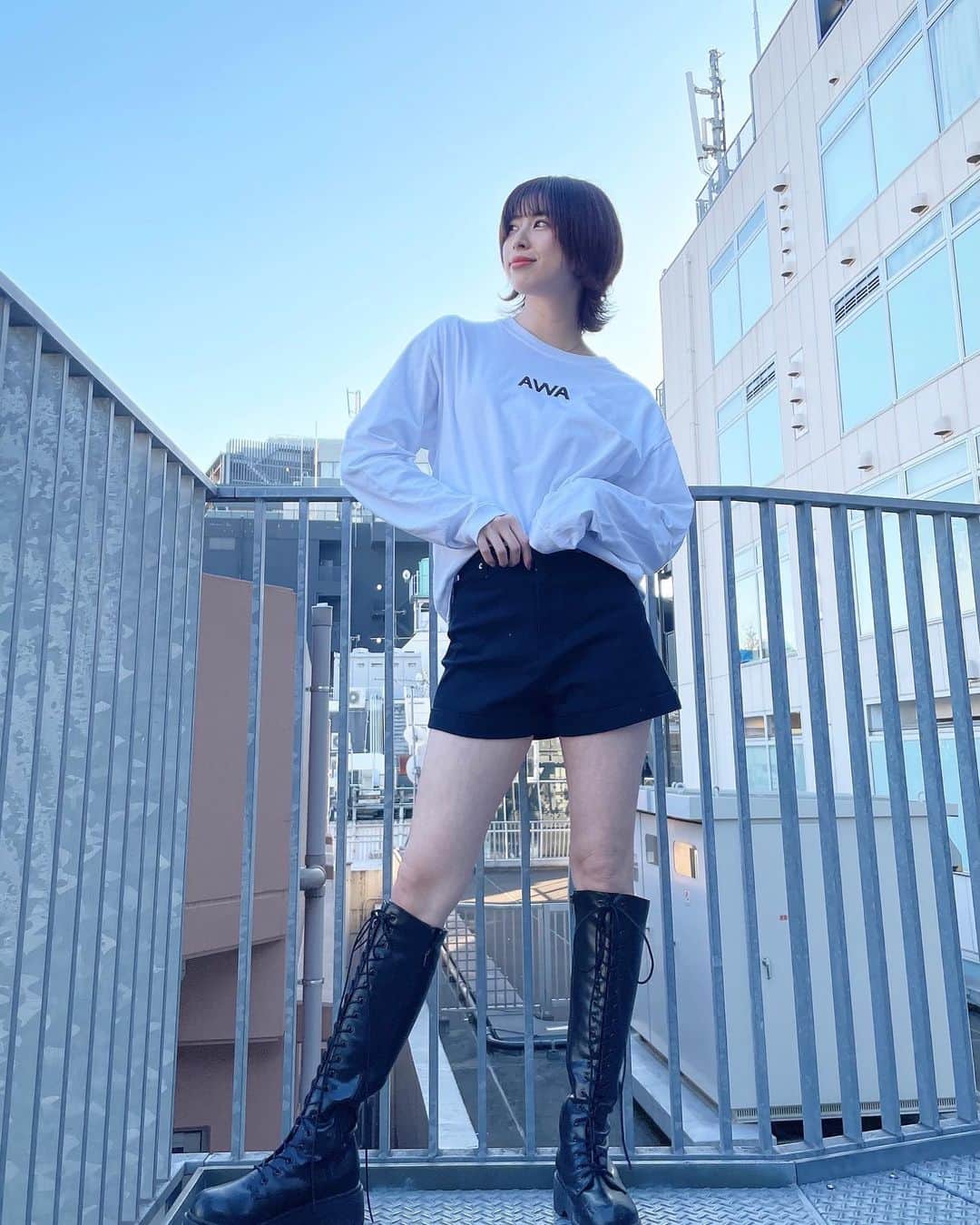 のインスタグラム：「WEGOxAWAのコラボアイテムモデルに つぼみ大革命が決定しました✨  今日からWEGOの店頭では、AWAで配信している アーティストをフィーチャーした、 ビジュアル動画のモニター配信も展開中です🌼  AWAにて、限定ボイス入りの私たちの特集プレイリストも公開中🎧  さらに、AWA 公式Twitter フォロー&投稿RTでサイン入りグッズを抽選でGETできる企画も開催中🎁❤️  是非チェックお願いします☺️   #AWA#WEGO#ウィーゴー#wegoコーデ #つぼみ大革命#つぼみ#吉本#よしもと#アイドル#idol#大阪#東京#神戸#ライブ#instagood#いいね#フォローミー #followｍe」