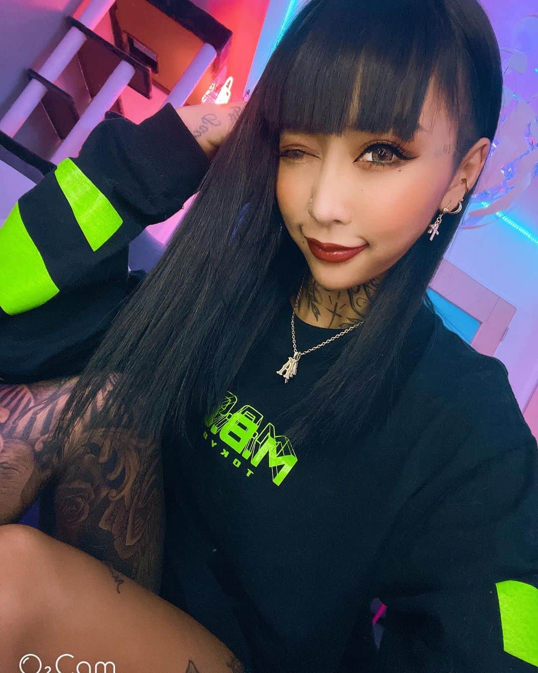 のインスタグラム：「HARE CHANGE✂️💜💜  @ken11rollen さんしぶりながらもさらツヤ黒髪にしてくれてありがと😂❤️❤️  #newhair #hair  #backhair」