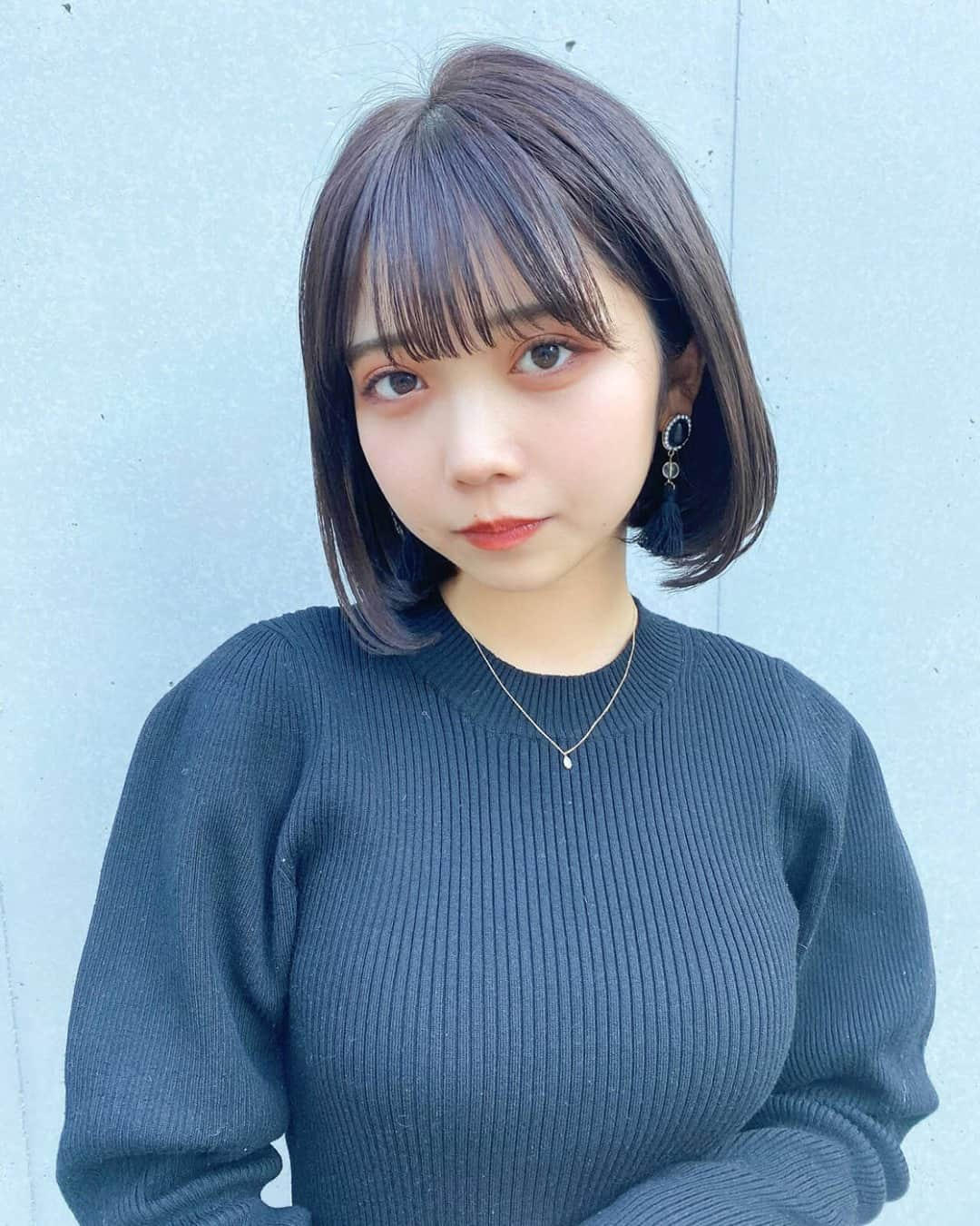 HAIRのインスタグラム：「「自然に仕上がる前髪縮毛矯正」 HAIR掲載スタイリスト：西谷美鈴  （ ＠miisz_u ） . -----------------------------------------------------------  Follow me👉🏽 @hair.cm  HAIR webサイトは「HAIR（ヘアー）」で検索！✨  -----------------------------------------------------------  HAIRは、お客様の『なりたいを叶えるスタイリスト』が集まるサイトです。  日々スタイリストの方々の素敵なヘアスタイルを掲載しています。  投稿スナップ数約40万の中から、気に入ったスタイルを見つけませんか？  HAIRを通じてサロンに予約もできますよ！💕  ----------------------------------------------------------- . . #ボブ #ボブヘア #切りっぱなしボブ #縮毛矯正 #前髪 #ヘアスタイル #髮型 #髮型屋 #髮型設計 #发型 #短髮 #日系髮型 #女生髮型 #女生短髮 #염색 #헤어 #단발 #bob #복구펌 #짧은머리 #숏컷」