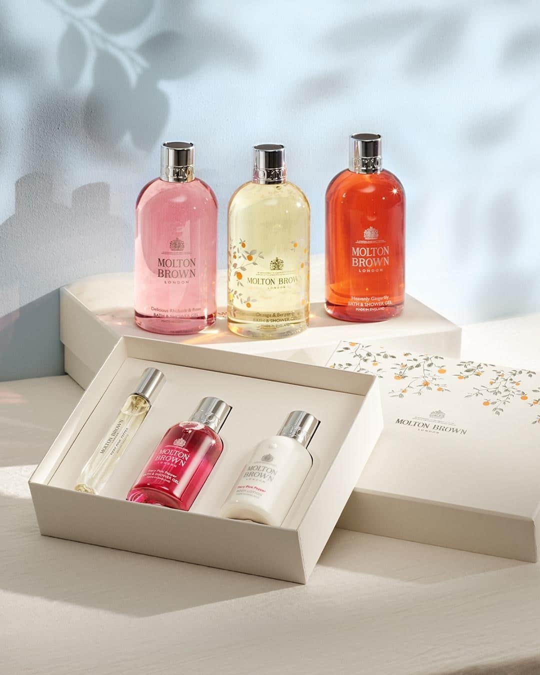 モルトンブラウンのインスタグラム：「Discover radiant Mother's Day gifts to uplift. Delight the ones you look up to the most with our Bath, Body & fragrance gift sets. Tap the link in bio to shop.」