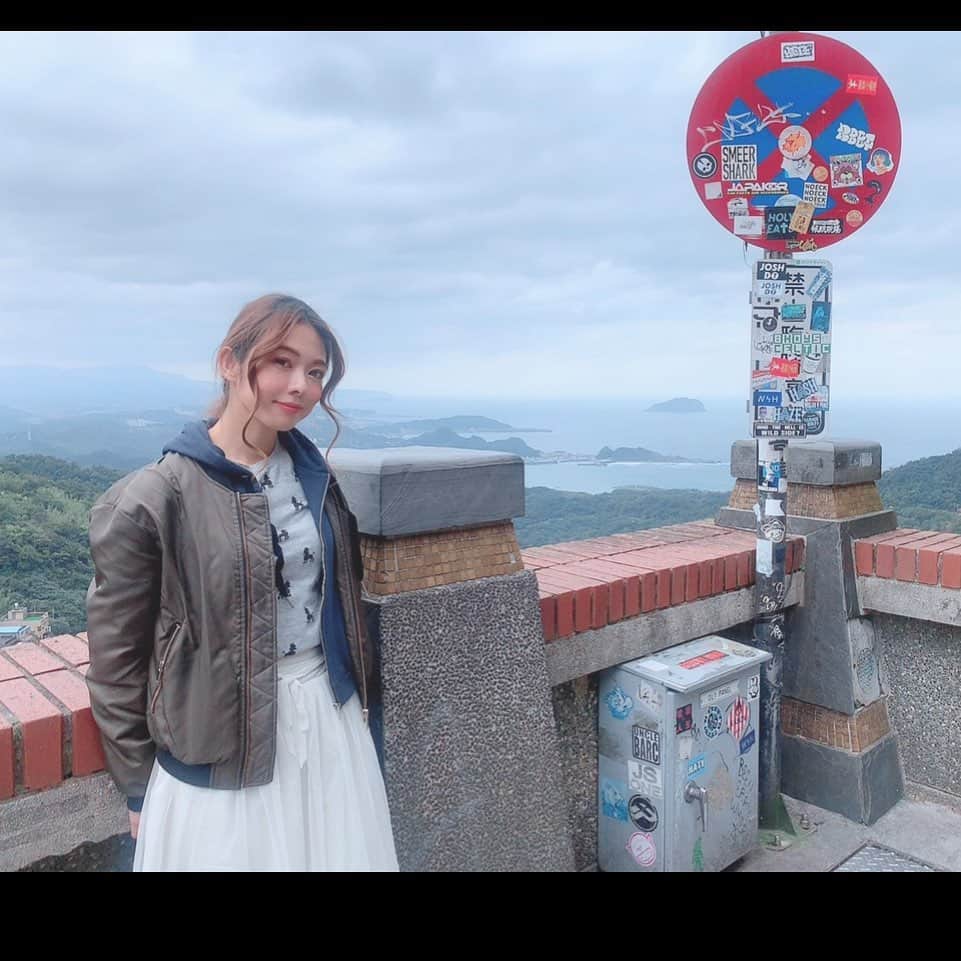 神崎美羽のインスタグラム：「過去pic📷台湾旅行🇹🇼  また旅行いきたいなぁー  #台北旅行 #台湾 #taiwan #taiwantravel  #trip #lovetaiwan #giristrip #travelgram  #tripgram #女子旅 #九份 #九份老街」