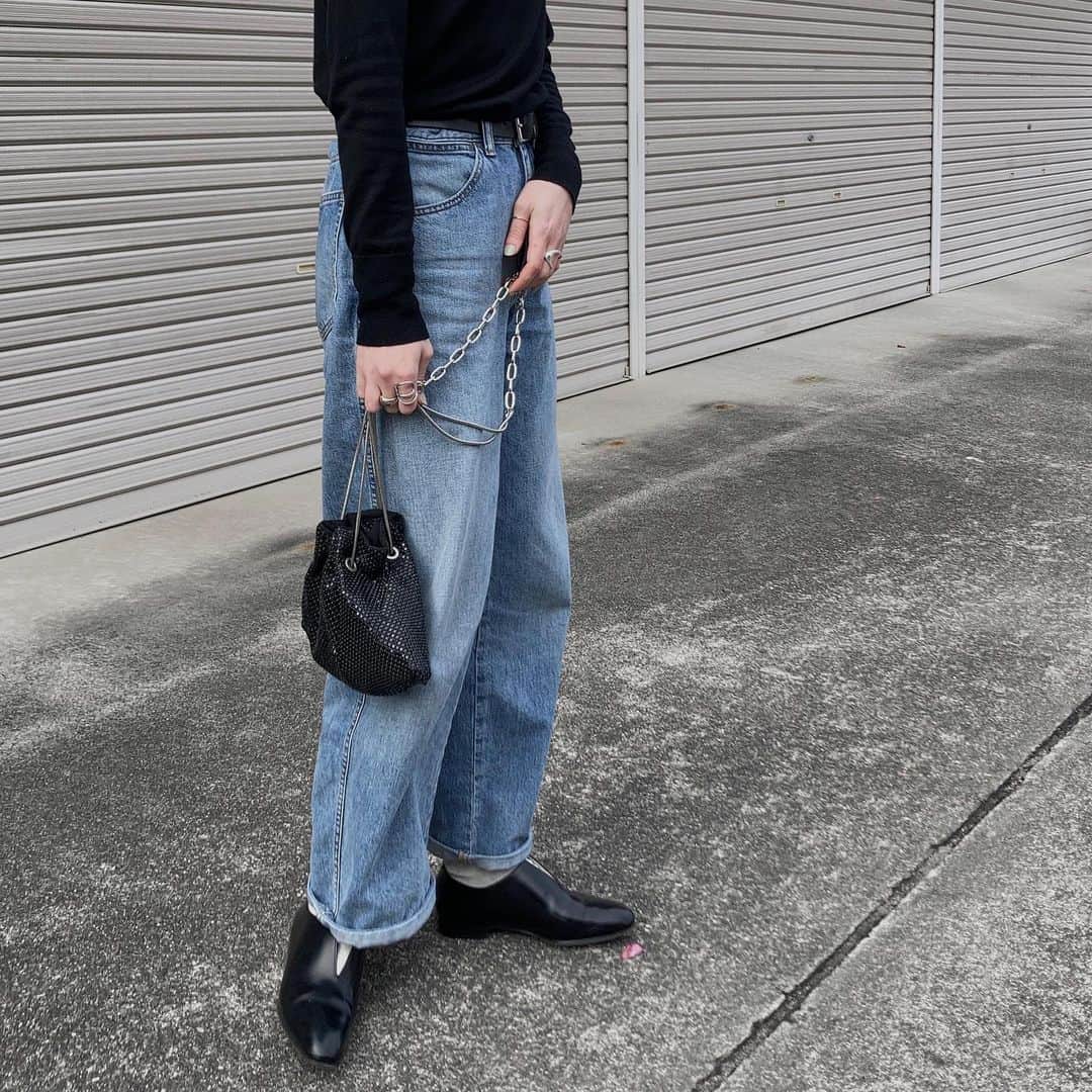 __784__のインスタグラム：「. そろそろ新しいデニムが欲しい👖」