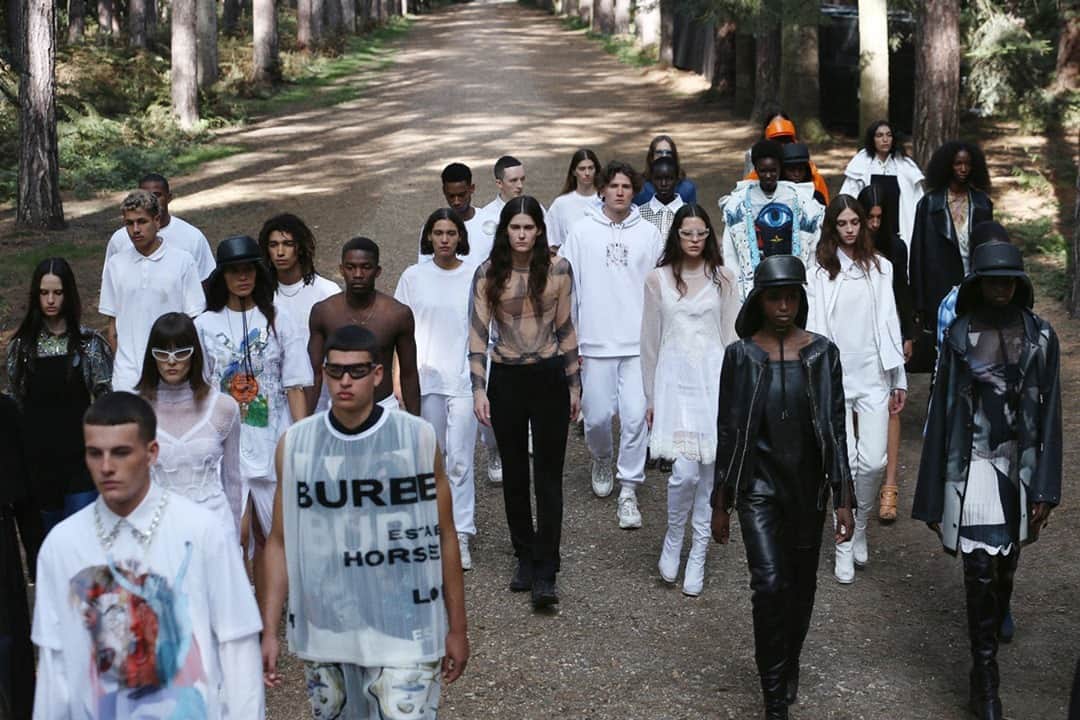 エルエヌシーシーのインスタグラム：「Burberry kickstarted the spring/summer 2021 shows with an immersive, surreal fairy-tale, audience-less show experience streamed on Twitch. Despite unprecedented challenges, London-based fashion continues to push possibilities, ignite imaginations and create for a more positive future. @burberry  View the editorial online now.」