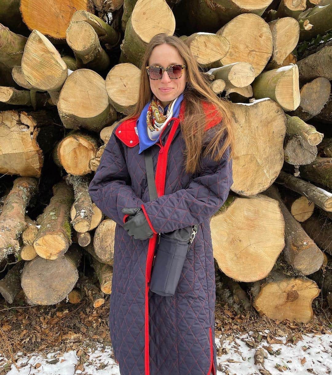 フレンチコネクションのインスタグラム：「Did we mention our Aris quilted coat is reversible? 🖤❤️(📷: @lilaflintroberts).  #FrenchConnection #MyFC」