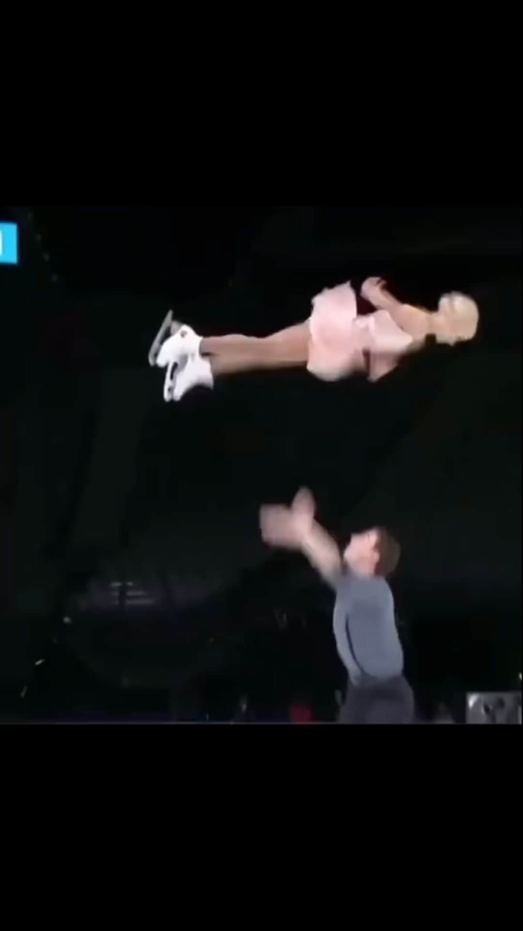 アリオナ・サフチェンコのインスタグラム：「“Trust is Everything “  _#ice #strongertogether #olympics #figureskating #isu」