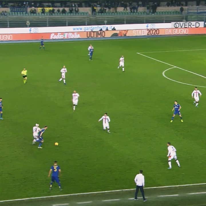 エラス・ヴェローナFCのインスタグラム：「La prima volta non si scorda mai, e proprio contro il Genoa è arrivata la prima volta in A di Mattia #Zaccagni 🔥🟡🔵  #DaiVerona #FlashbackFriday #GenoaVerona」
