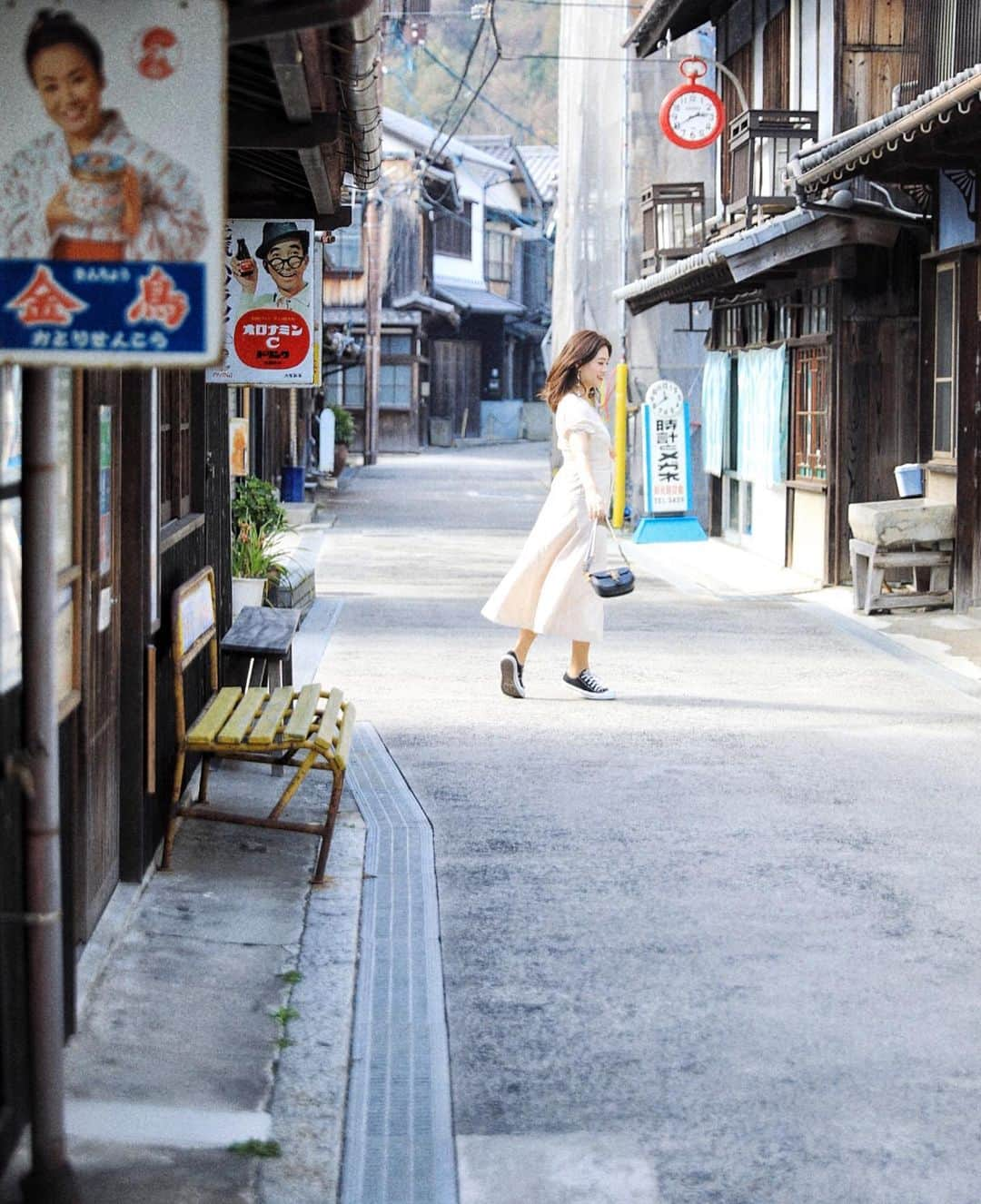 Najiiさんのインスタグラム写真 - (NajiiInstagram)「Townscape of Mitarai - 見たらいいまち・御手洗 - せとうちパレットプロジェクト 景色も歴史も楽しめる！船とバスでめぐる瀬戸内の島々 - ONLINE瀬戸内しまたびTRIPに参加してきました。レトロな御手洗の町並みは写真映えするところがいっぱいあって、なんだか懐かしい感じもいいんです。 - #御手洗の町並み #ONLINE瀬戸内しまたびTRIP #しまたび #クルーズ #PR」2月19日 21時27分 - najii66