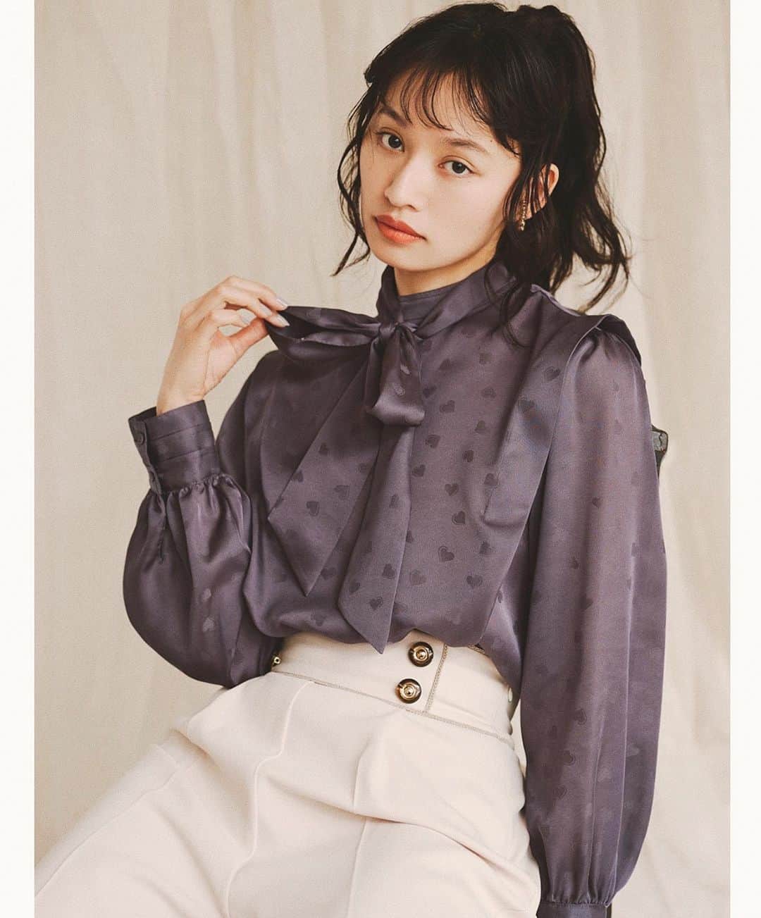 shihori.kathleenのインスタグラム：「🏛🎠⚱️⚜️🎭  @lily_brown_official」