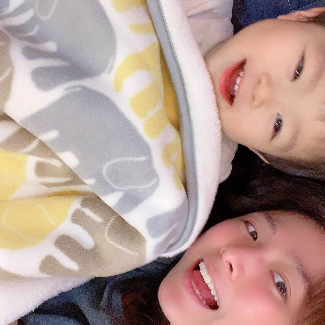 今井美穂さんのインスタグラム写真 - (今井美穂Instagram)「可愛い息子が悪魔に見えた🤣﻿ 恐ろしいほどの久々の夜泣き😂﻿ ﻿ 朝になればケロッとしてます😂💓﻿ ﻿ 子育ては体力勝負ですね✊﻿ ﻿ 週末はおすすめのオンラインイベントも✨﻿ 2月27日(土)のイベント参加申し込みは21日(日)までですので、良かったチェックしてみてください😊﻿ ﻿ イベントの模様URLはブログに貼っておきました✨﻿ ﻿ ﻿ ちょっと気温が上がるらしい﻿ 楽しい週末になりますように😁﻿ ﻿ ﻿ #ブログ更新しました﻿ #インスタトップのリンクから﻿ #育児あるある﻿ #2歳﻿ #男の子ママ﻿ #夜泣き﻿ #オンラインイベント﻿ #JA共済﻿ #イベントアンバサダー」2月19日 21時32分 - imaimiho1209