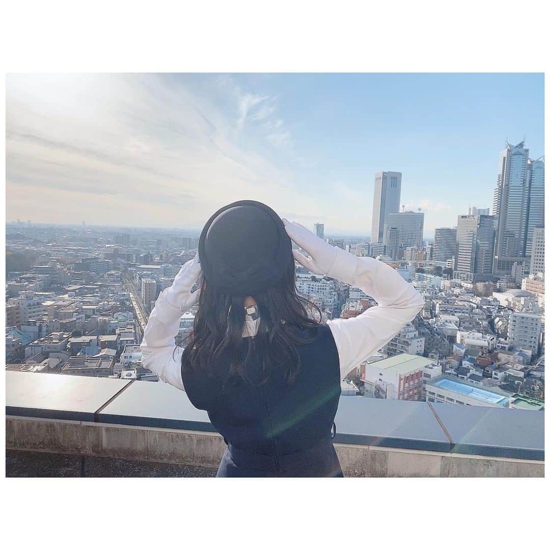 岩田陽菜のインスタグラム：「空に羽ばたけそうな気持ちになりました︎︎☁*°⋆͛*﻿ ﻿ ﻿ #衣装#バスガイド﻿ #STU48﻿ #写真#独り言で語るくらいなら#空#Sky#青#blue」