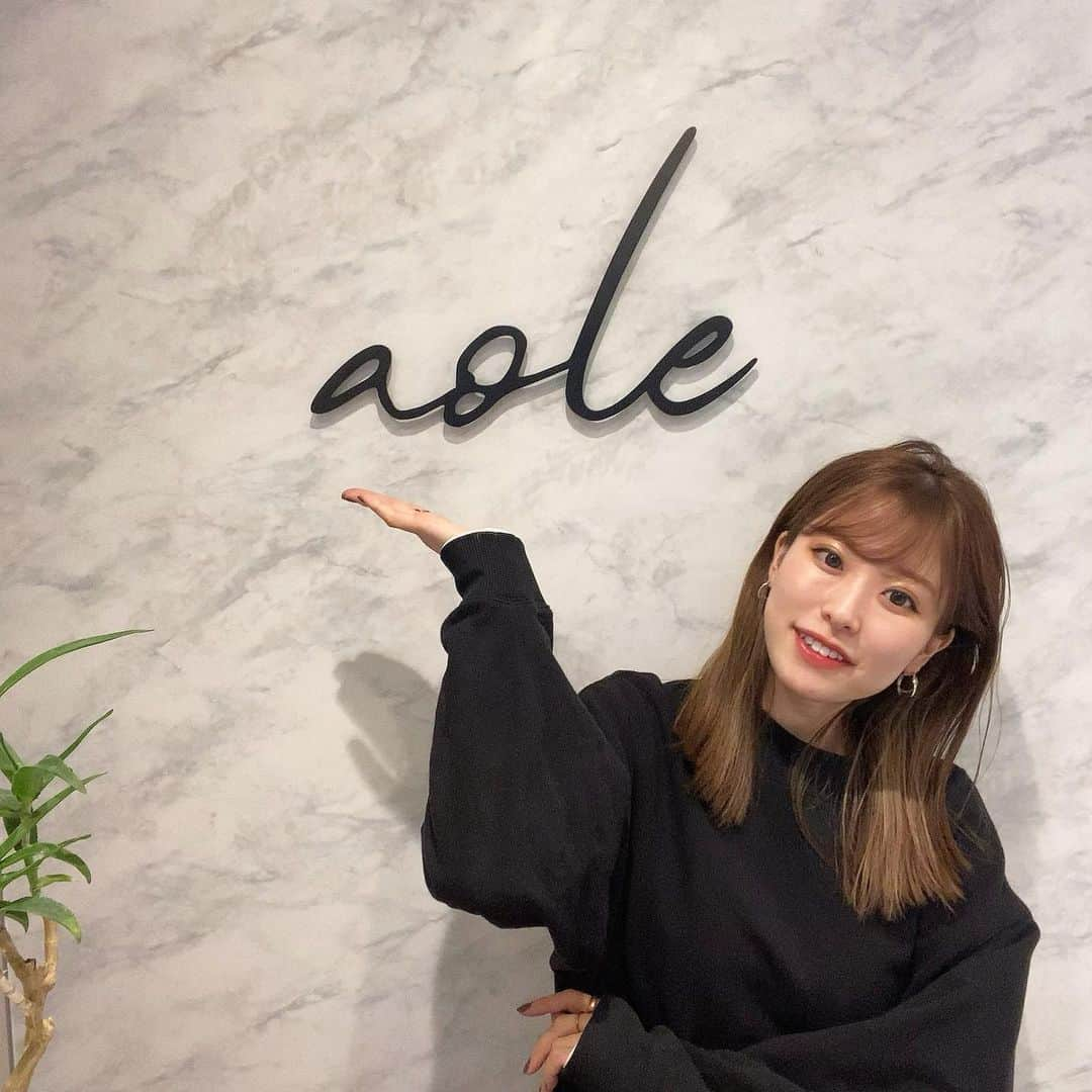 しばたあやなのインスタグラム：「aoleオープンして1週間たちました♡  皆さんには感謝しかありませんT^T 毎日最高にたのしいです😭♡  思うことがありすぎて書き始めると一生終わらないかもしれないので割愛します♡笑  美容師最高〜♡♡♡♡  #表参道美容室 #表参道美容師 #aole #ショート #ハンサムショート #マッシュショート #ボブ #ミニボブ #外ハネボブ #インナーカラー #シースルーバング」