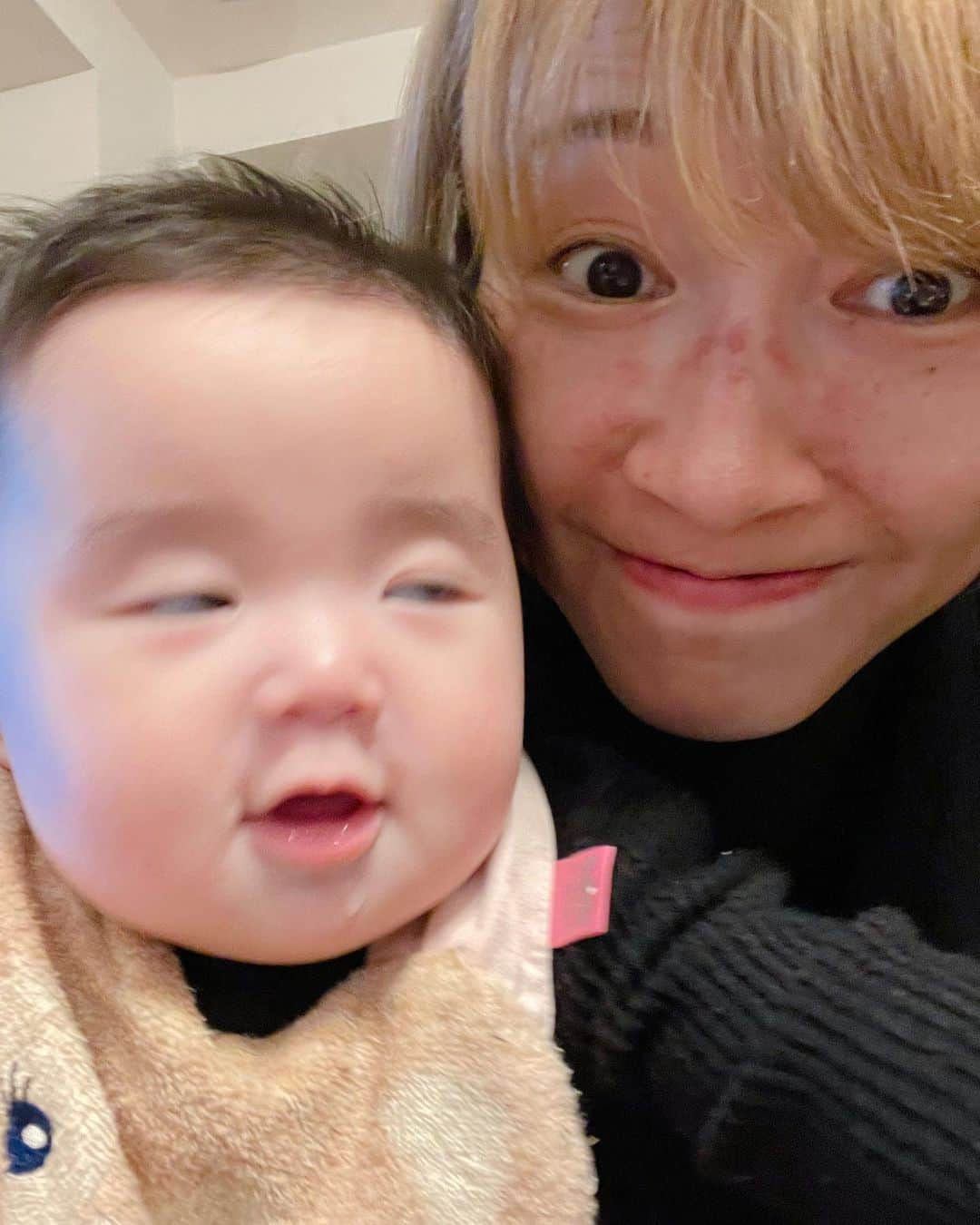 狩野舞子さんのインスタグラム写真 - (狩野舞子Instagram)「・ まゆ社長🦁四段活用👶👶👶👶 ・ 疲れた身体に癒しをありがとう🥰 色々騒がしかったけど楽しかったねー🤣 ・ #まゆ社長 #手ぶら課長 #白目」2月19日 21時44分 - kanochan715