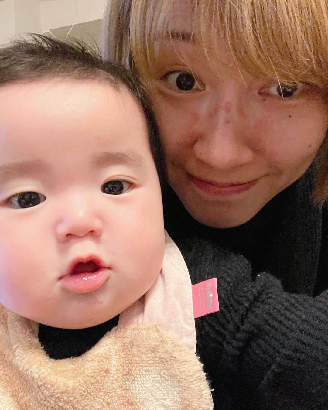 のインスタグラム：「・ まゆ社長🦁四段活用👶👶👶👶 ・ 疲れた身体に癒しをありがとう🥰 色々騒がしかったけど楽しかったねー🤣 ・ #まゆ社長 #手ぶら課長 #白目」