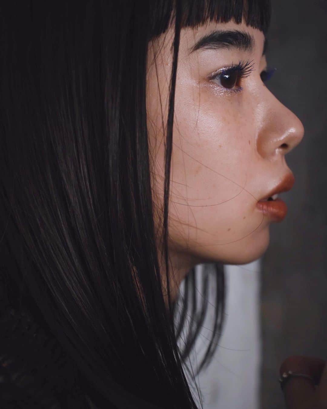 sakincho1028のインスタグラム：「make🌱 めいちゃんのまつ毛も眉毛も可愛くて シンプルだけどちょこっとどきってするメイクにしたかった日。  #撮影#メイク#ヘアメイク」
