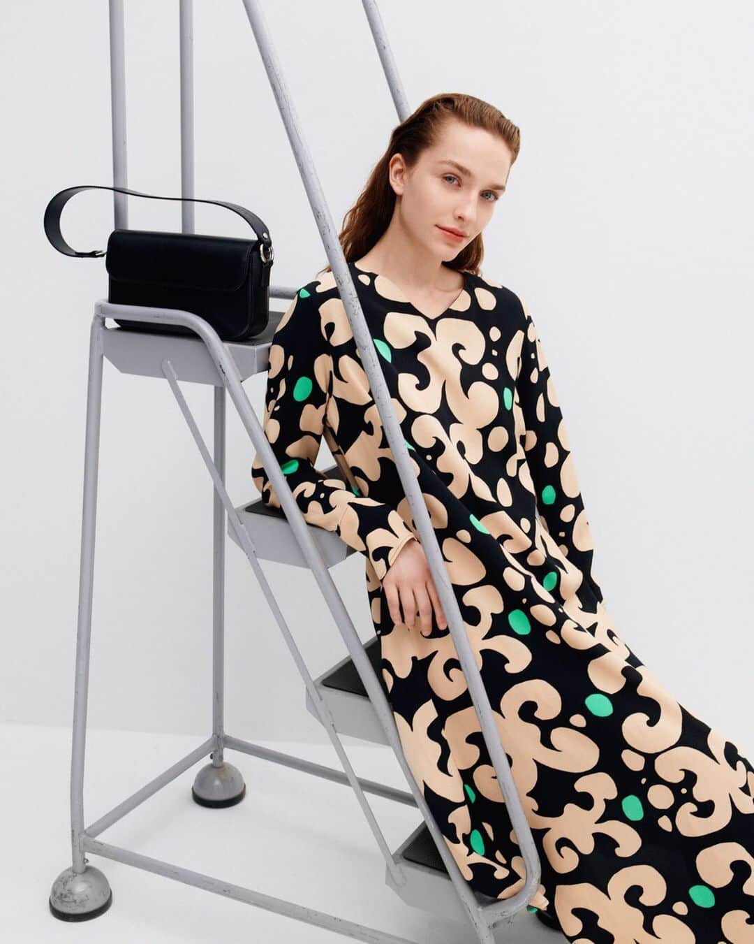 マリメッコのインスタグラム：「The flowy Keho dress in Annika Rimala's rhythmic 1967 Keidas (oasis) print pays tribute to the architectural femininity of the beloved 1960s Monrepos dress. ⠀⠀⠀⠀⠀⠀⠀⠀⠀ We are intrigued, how many of you remember seeing the much-loved Monrepos dress? #marimekko」