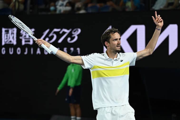 ダニール・メドベージェフのインスタグラム：「Great match 🚀 See you in the final #AO2021 // Нереальный матч 🚀 Смотрите финал #AO2021」