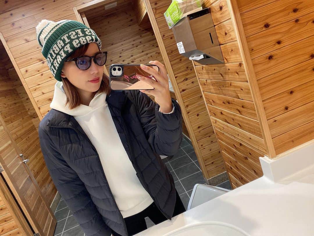 原田怜奈のインスタグラム：「ありえないくらい極寒 と思ったらすっごい晴天❤️ ユニクロさん お世話になりました😉  久々にスイングも 載せたからみてね❤️  振る練習ができたり 内容を決めて毎日 やっていってました😊  たくさん勉強できました😉 . . . . . #女子ゴルファー #ゴルフ　#golf」