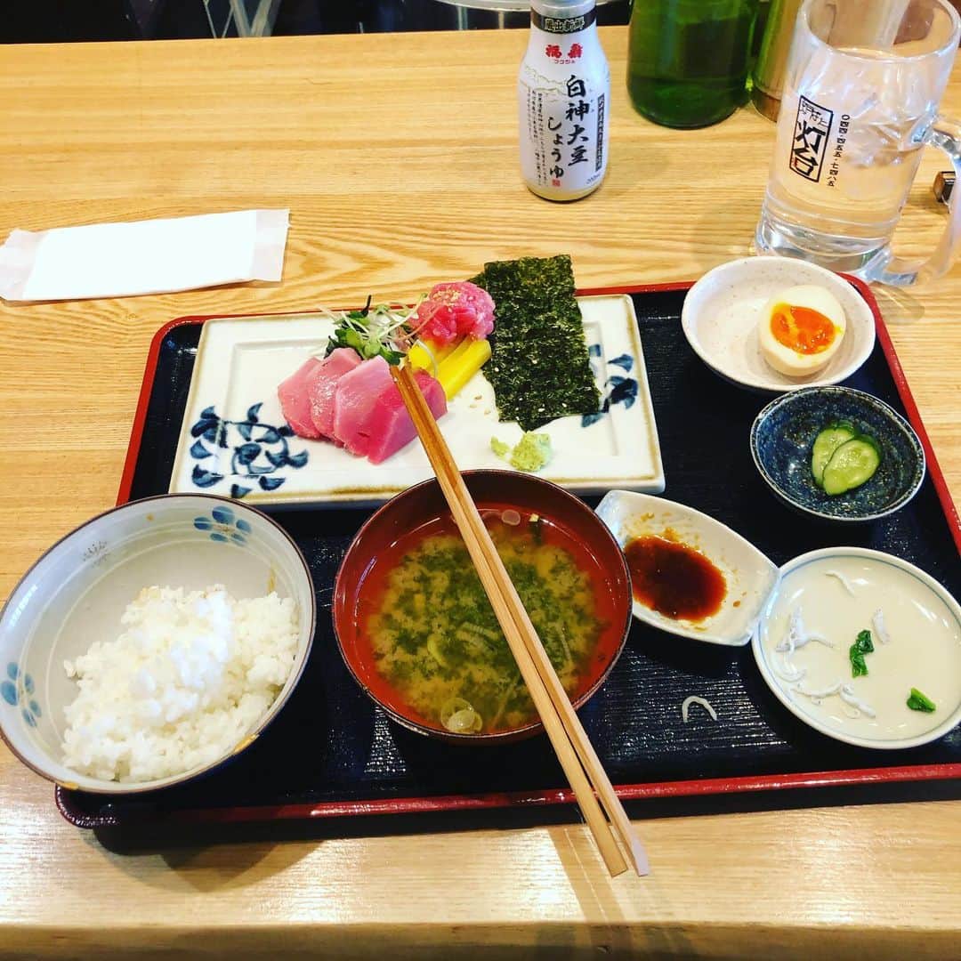 永田裕志さんのインスタグラム写真 - (永田裕志Instagram)「昨日のオフ日に久しぶりに女房とランチに行きました。 私は本生マグロ定食を食べました。 とても美味しくて、幸せな気持ちになりました。 次はこのお店で昼飲みしてみたいです。 #永田裕志  #灯台  #新日本プロレス  #溝の口」2月19日 21時55分 - yuji_nagata