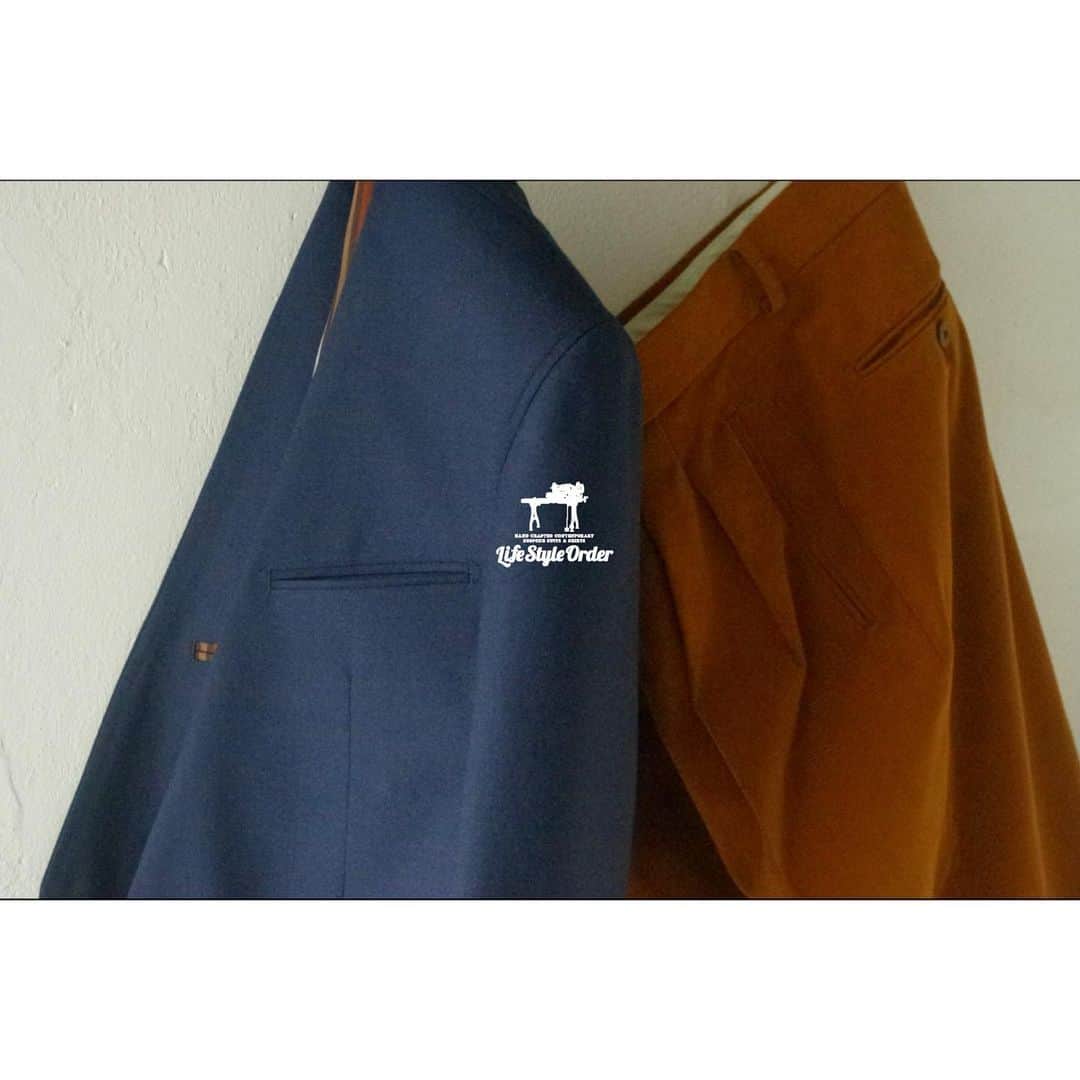 life_style_orderさんのインスタグラム写真 - (life_style_orderInstagram)「< jacket × trousers >﻿ ﻿ カジュアルなノーカラージャケットに中肉のコットン素材のワイドパンツスタイル。﻿ ﻿ カットソーを合わせたルーズコーデと配色が絶妙👌🏻﻿ ﻿ -----------------------------------------﻿ 11:00-19:00 木曜定休日﻿ 完全予約制﻿ ※HPのコンタクトフォームよりお願いします﻿ -----------------------------------------﻿ ﻿ #lifestyleorder #ライフスタイルオーダー #ジャケット #オーダージャケット #ノーカラー #ノーカラージャケット #ワイドパンツ #タックパンツ #ジャケパンスタイル #ジャケットコーデ」2月19日 21時58分 - life_style_order