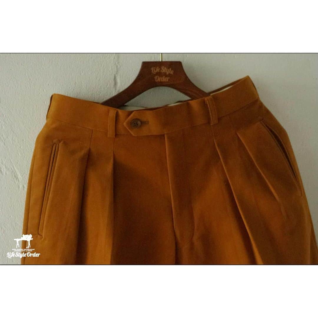 life_style_orderさんのインスタグラム写真 - (life_style_orderInstagram)「< jacket × trousers >﻿ ﻿ カジュアルなノーカラージャケットに中肉のコットン素材のワイドパンツスタイル。﻿ ﻿ カットソーを合わせたルーズコーデと配色が絶妙👌🏻﻿ ﻿ -----------------------------------------﻿ 11:00-19:00 木曜定休日﻿ 完全予約制﻿ ※HPのコンタクトフォームよりお願いします﻿ -----------------------------------------﻿ ﻿ #lifestyleorder #ライフスタイルオーダー #ジャケット #オーダージャケット #ノーカラー #ノーカラージャケット #ワイドパンツ #タックパンツ #ジャケパンスタイル #ジャケットコーデ」2月19日 21時58分 - life_style_order